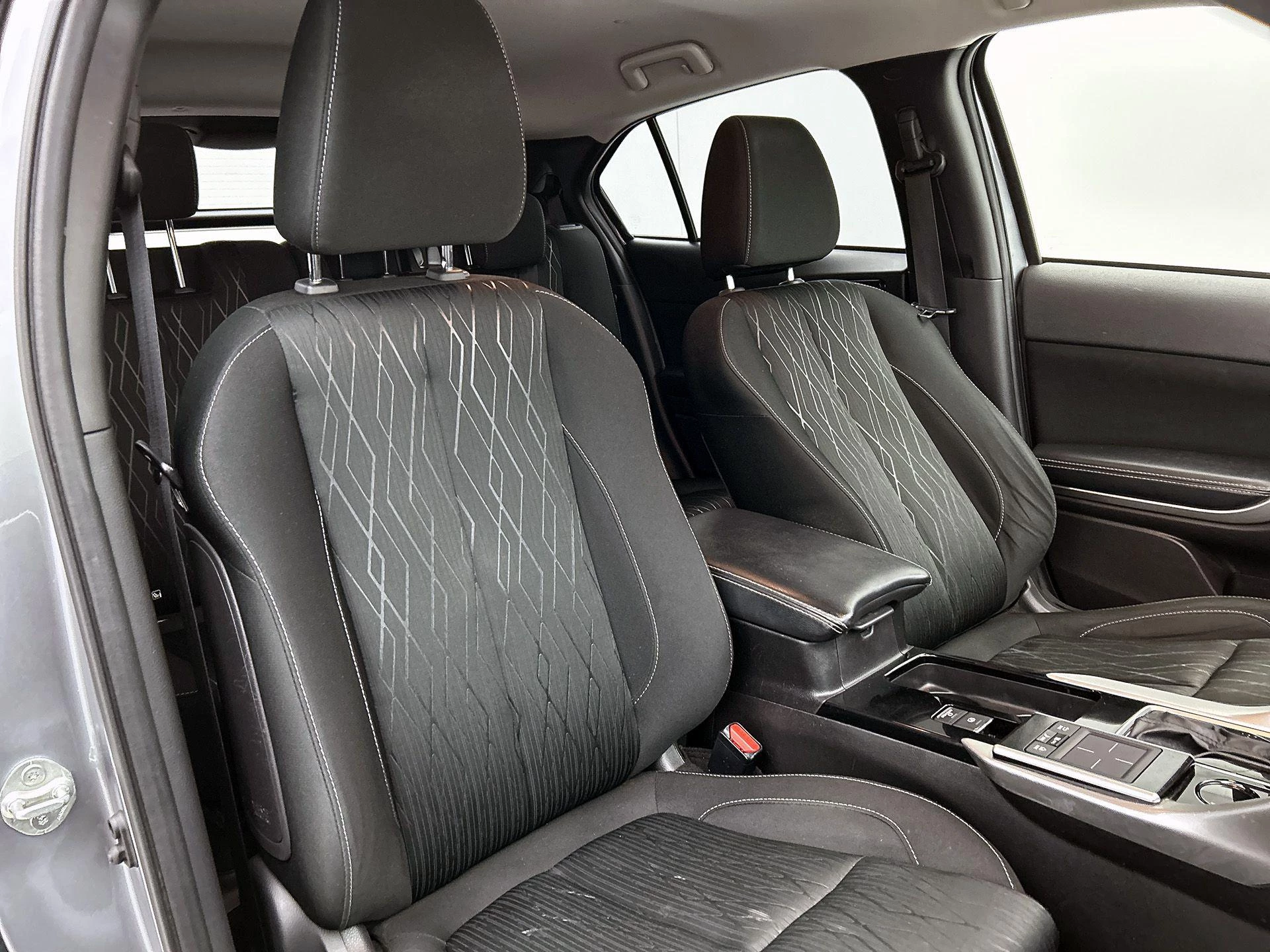 Mitsubishi-Eclipse Cross-image-33