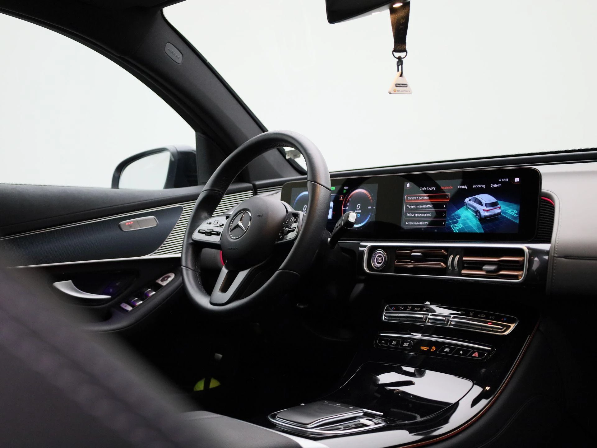 Mercedes-Benz-EQC-image-45