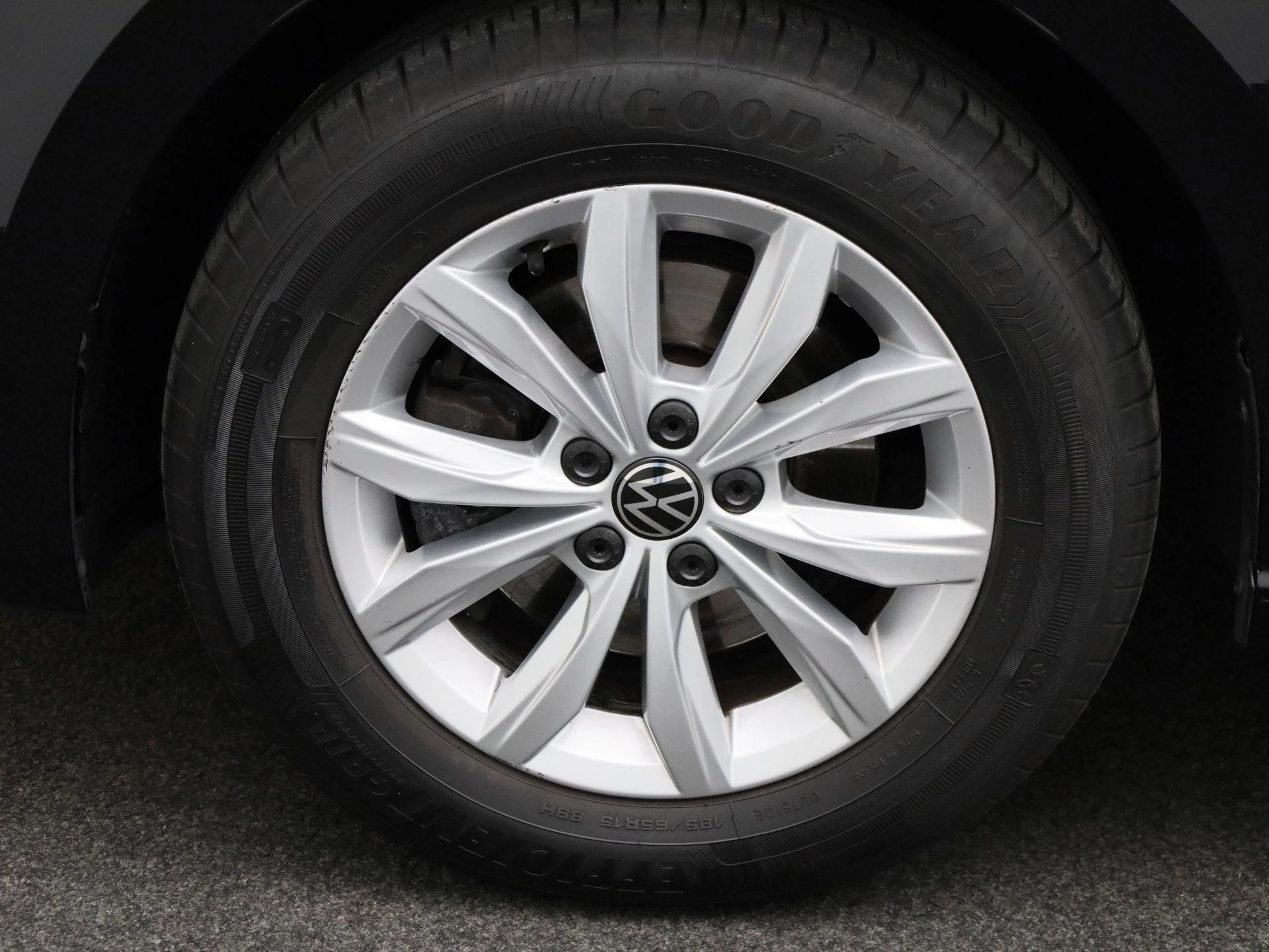Volkswagen-Polo-image-12