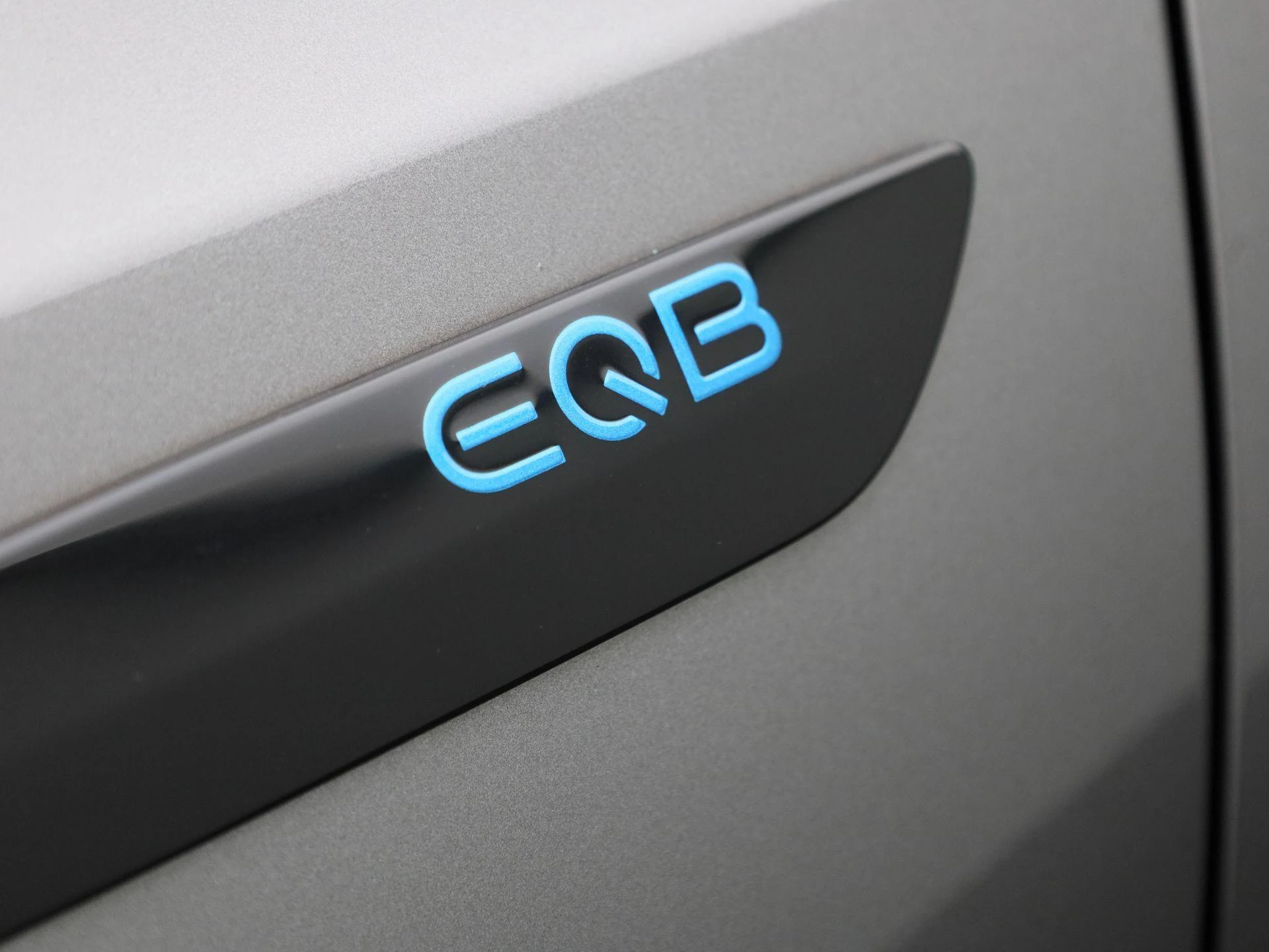 Mercedes-Benz-EQB-image-15
