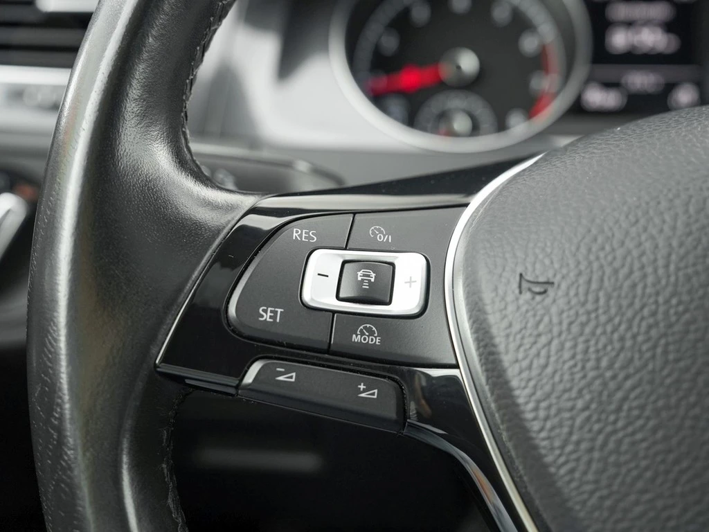 Volkswagen-Golf-image-15