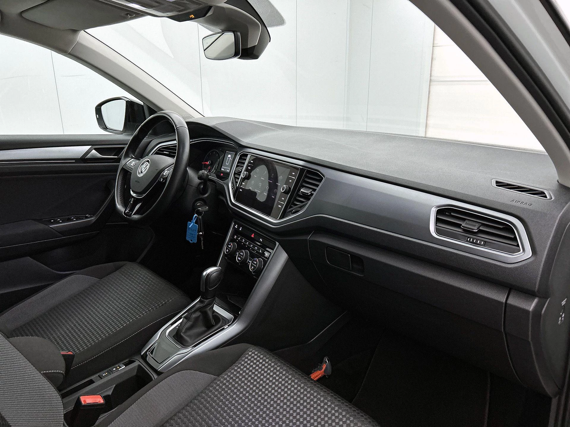 Volkswagen-T-Roc-image-17