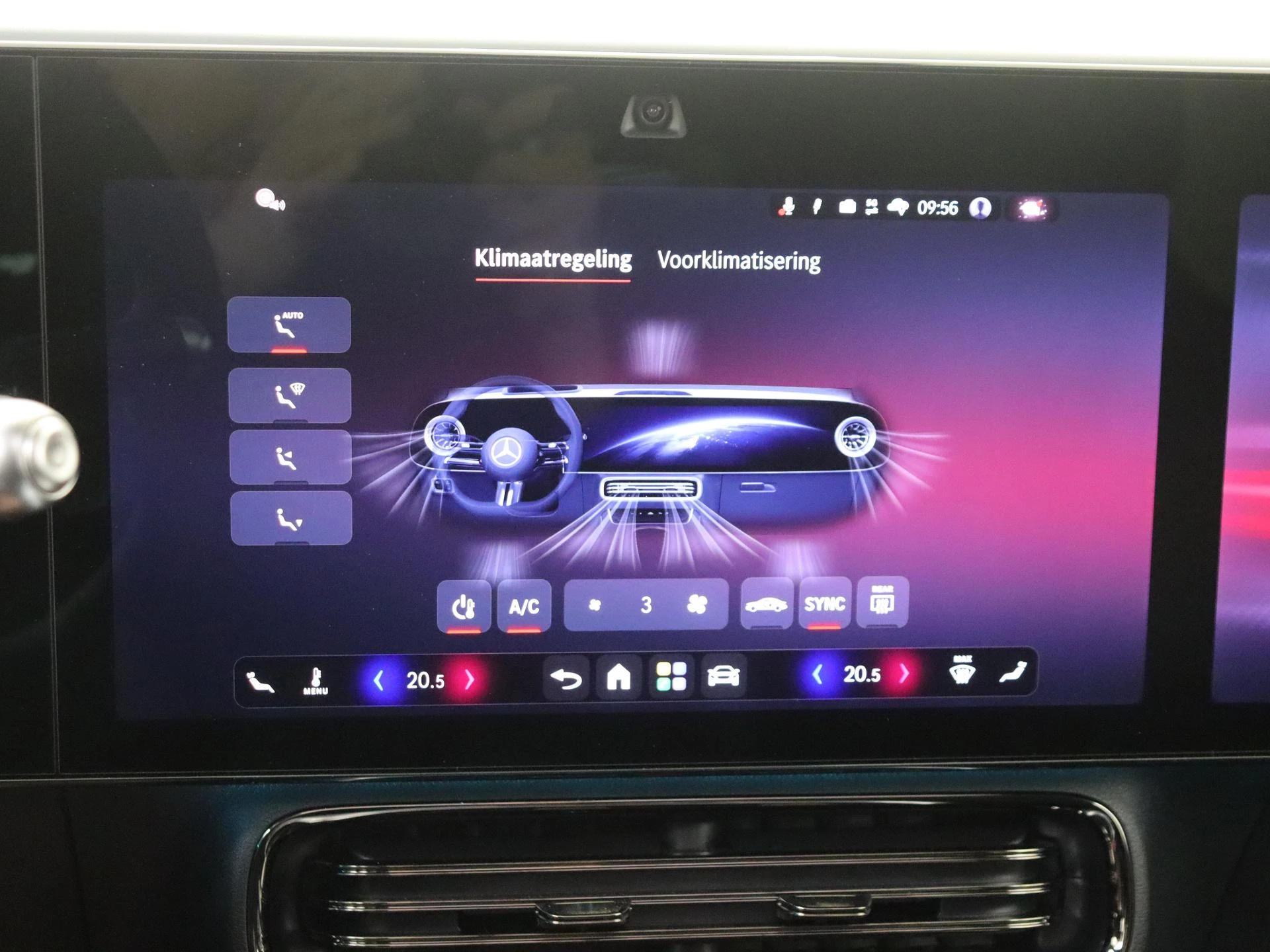 Mercedes-Benz-GLB-image-17