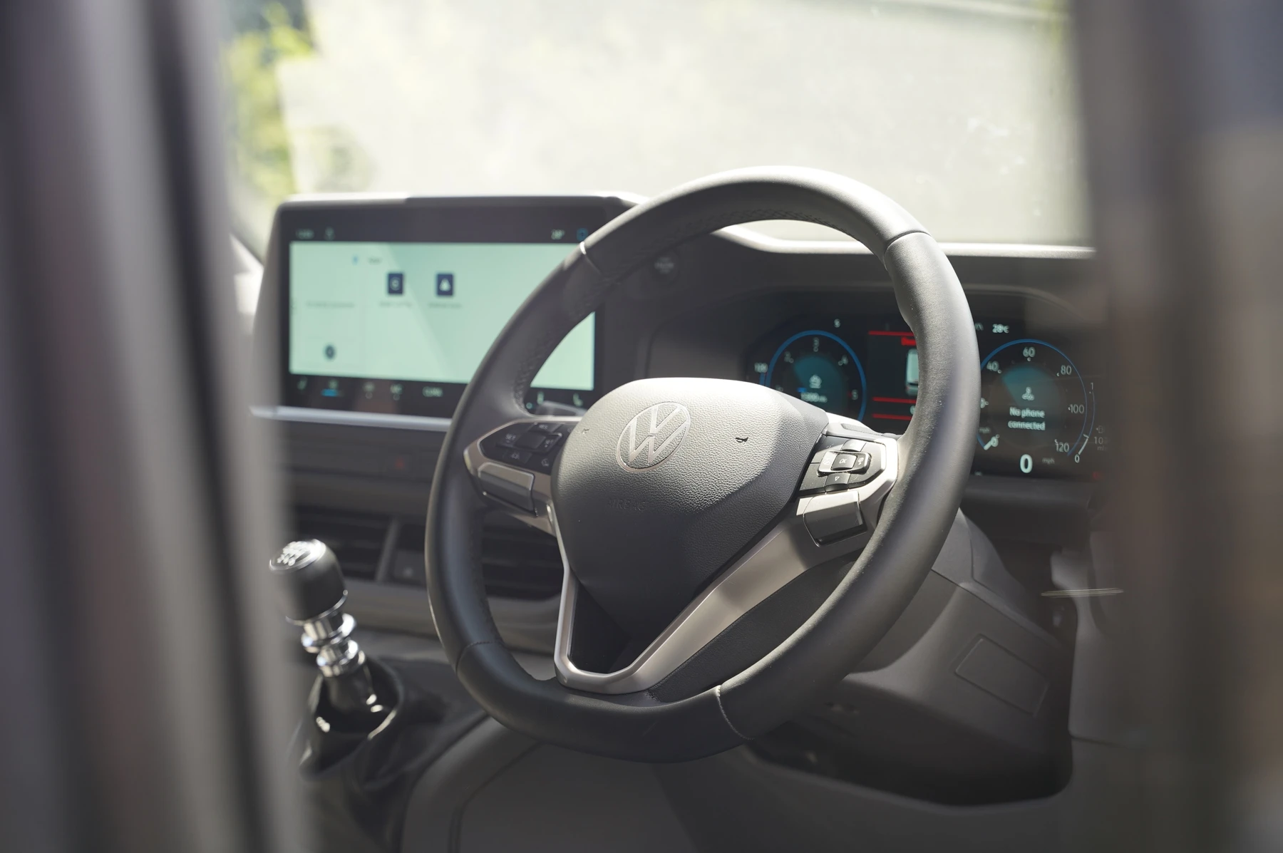 Volkswagen-Transporter-image-15