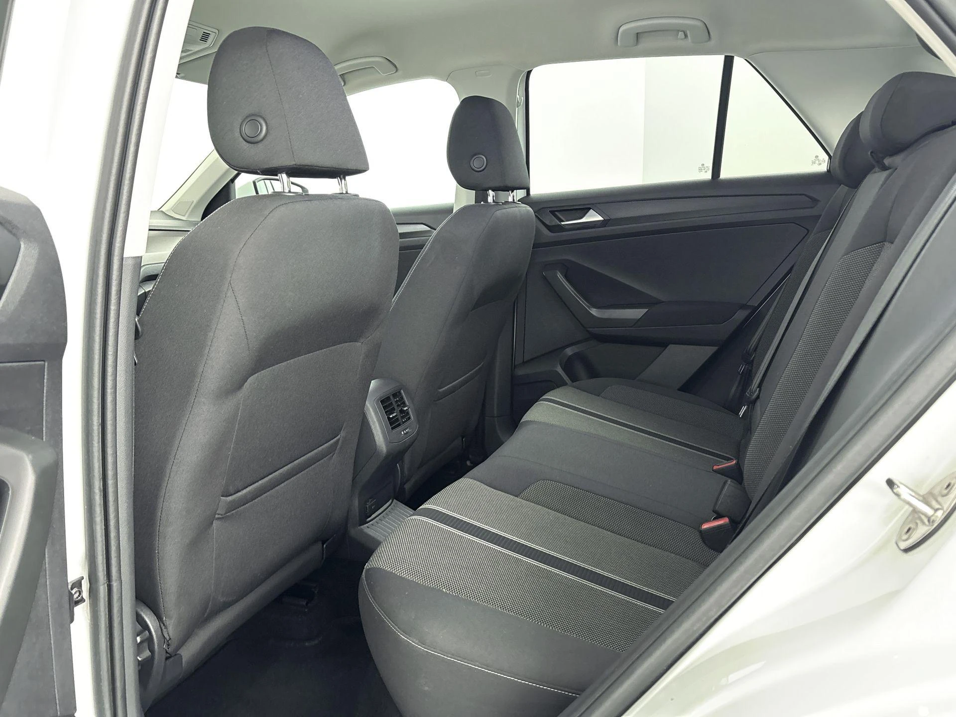 Volkswagen-T-Roc-image-19