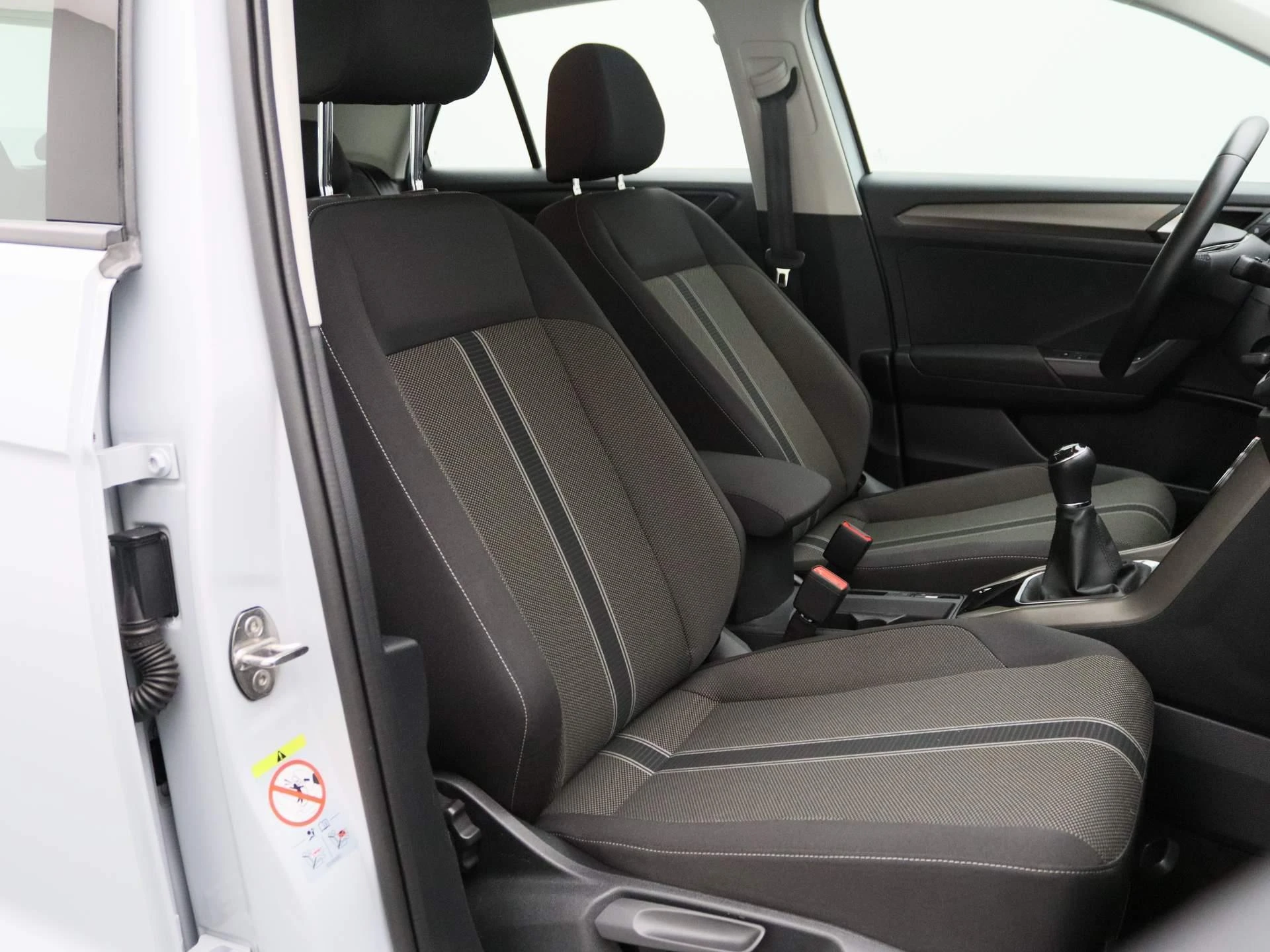 Volkswagen-T-Roc-image-25