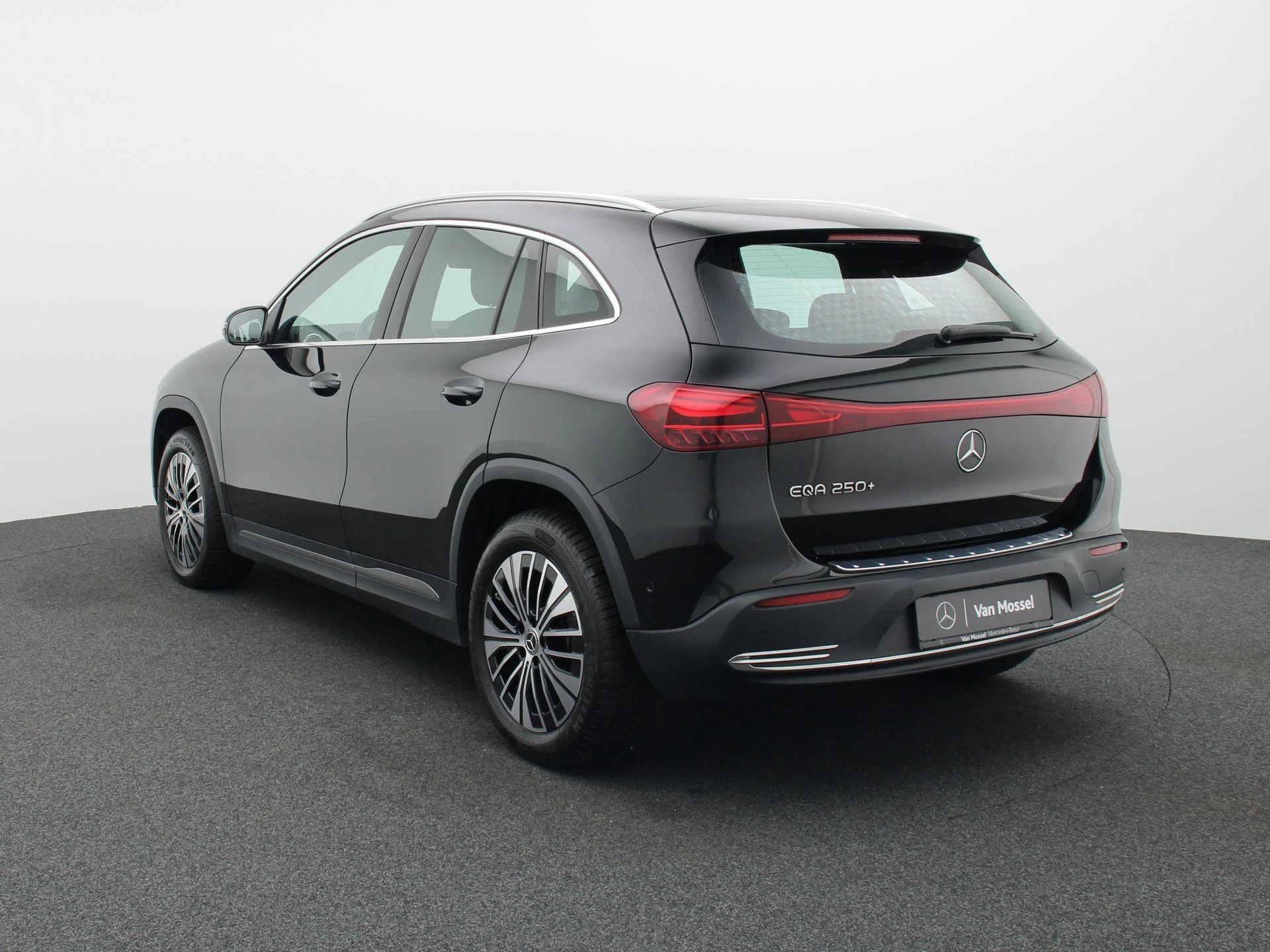 Mercedes-Benz-EQA-image-1
