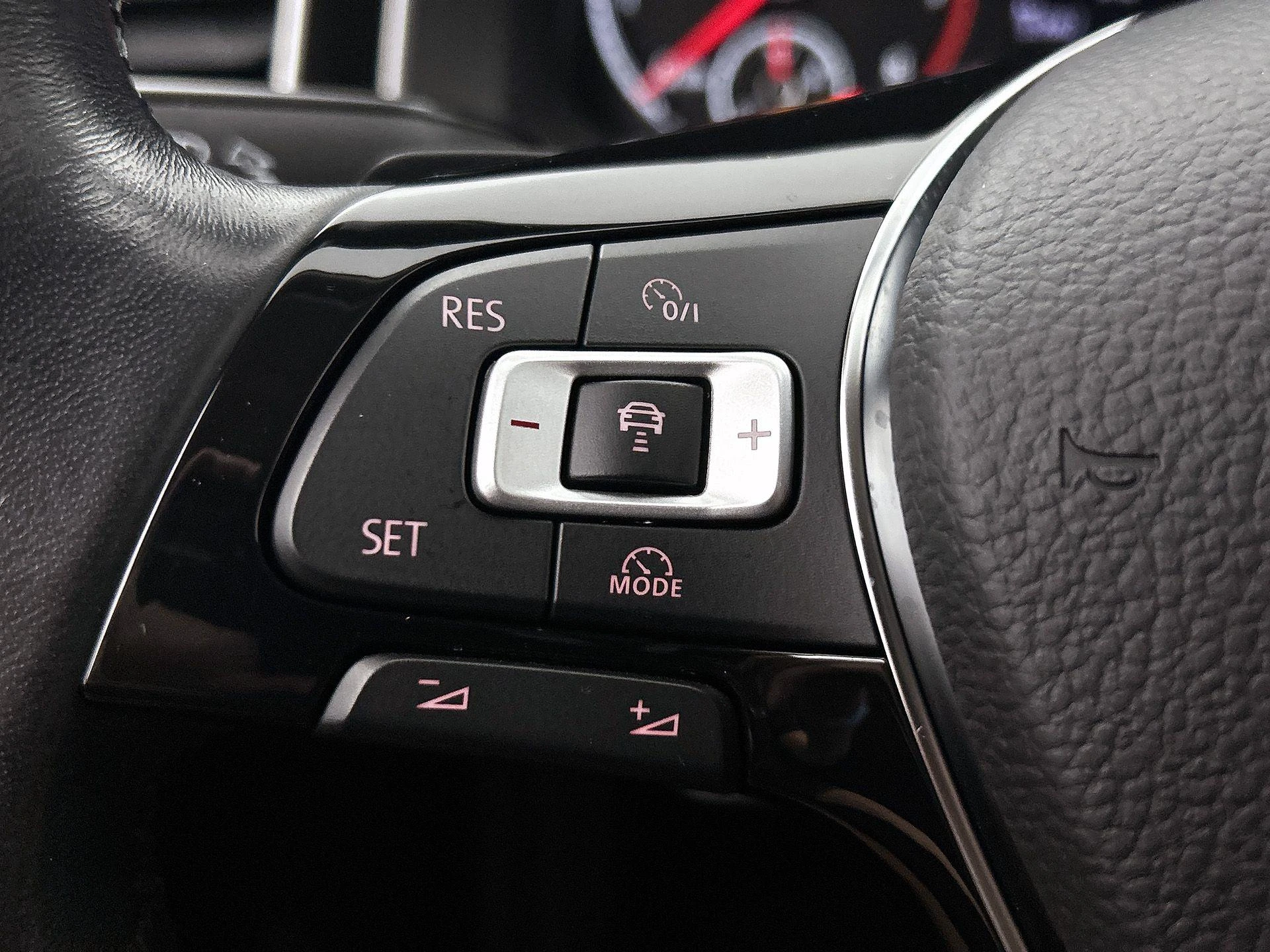 Volkswagen-Polo-image-5