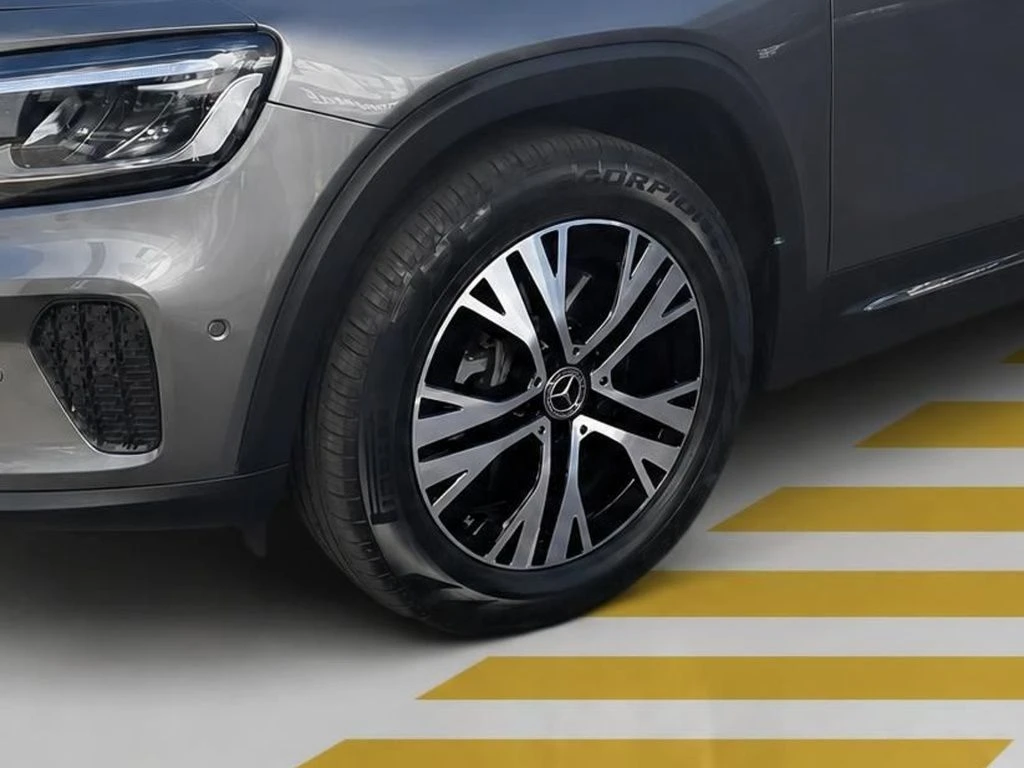 Mercedes-Benz-GLB 200 d-image-5