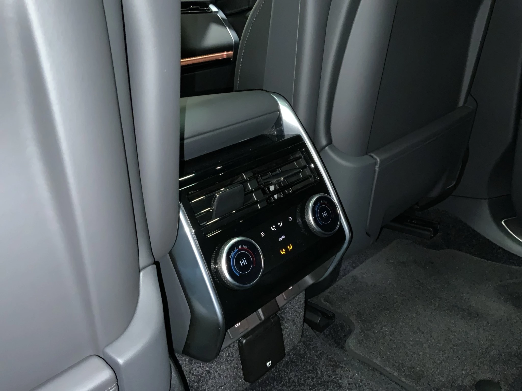 Land Rover-Range Rover-image-24