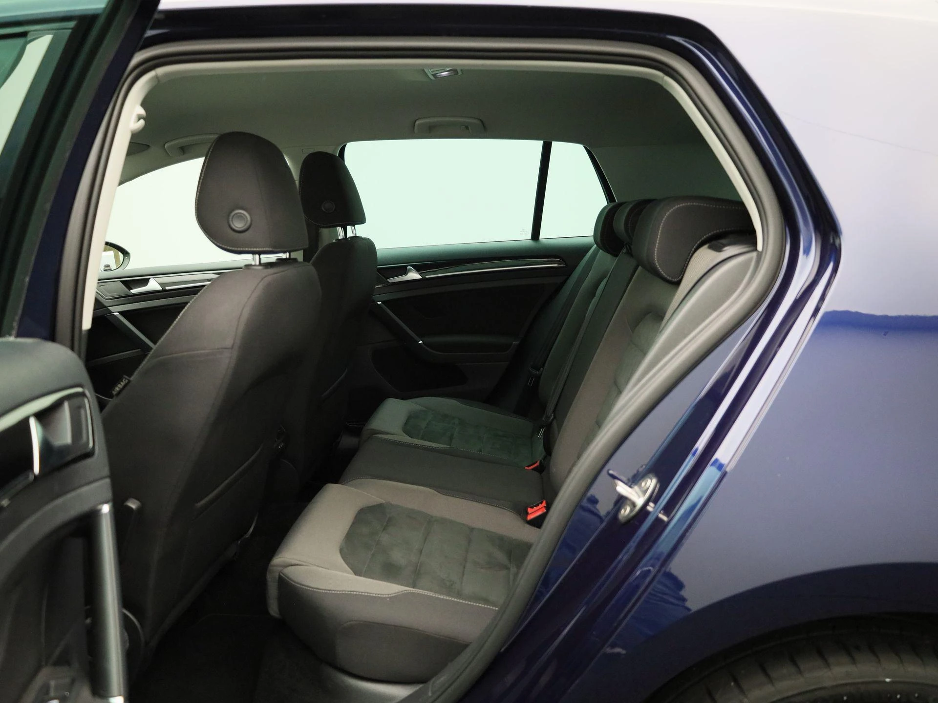 Volkswagen-Golf-image-9