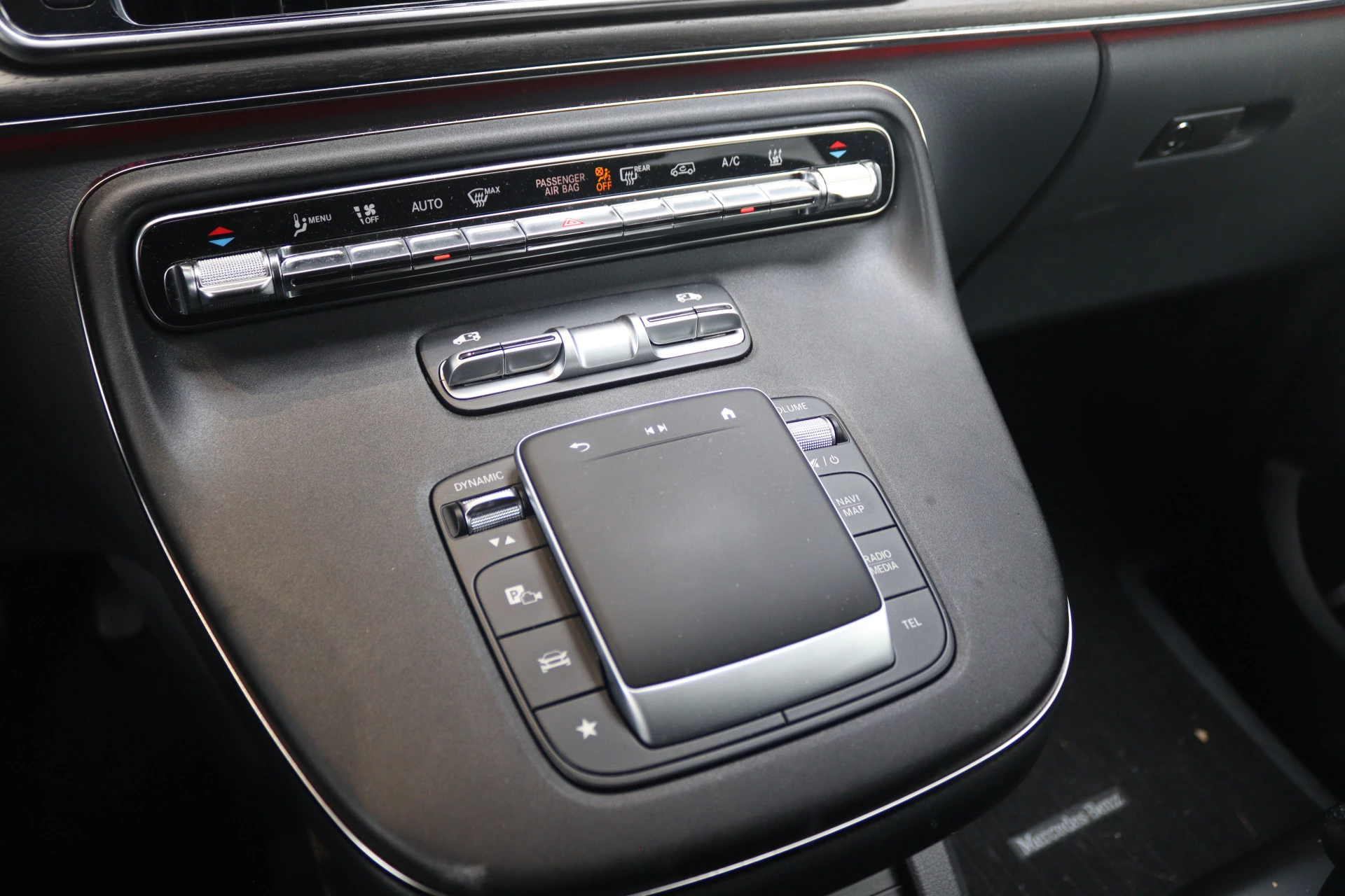 Mercedes-Benz-EQV-image-11