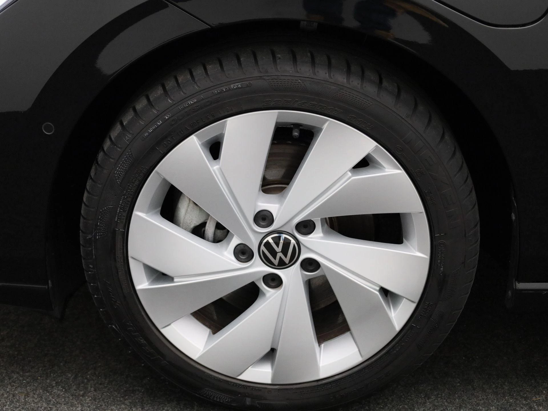 Volkswagen-Golf-image-11