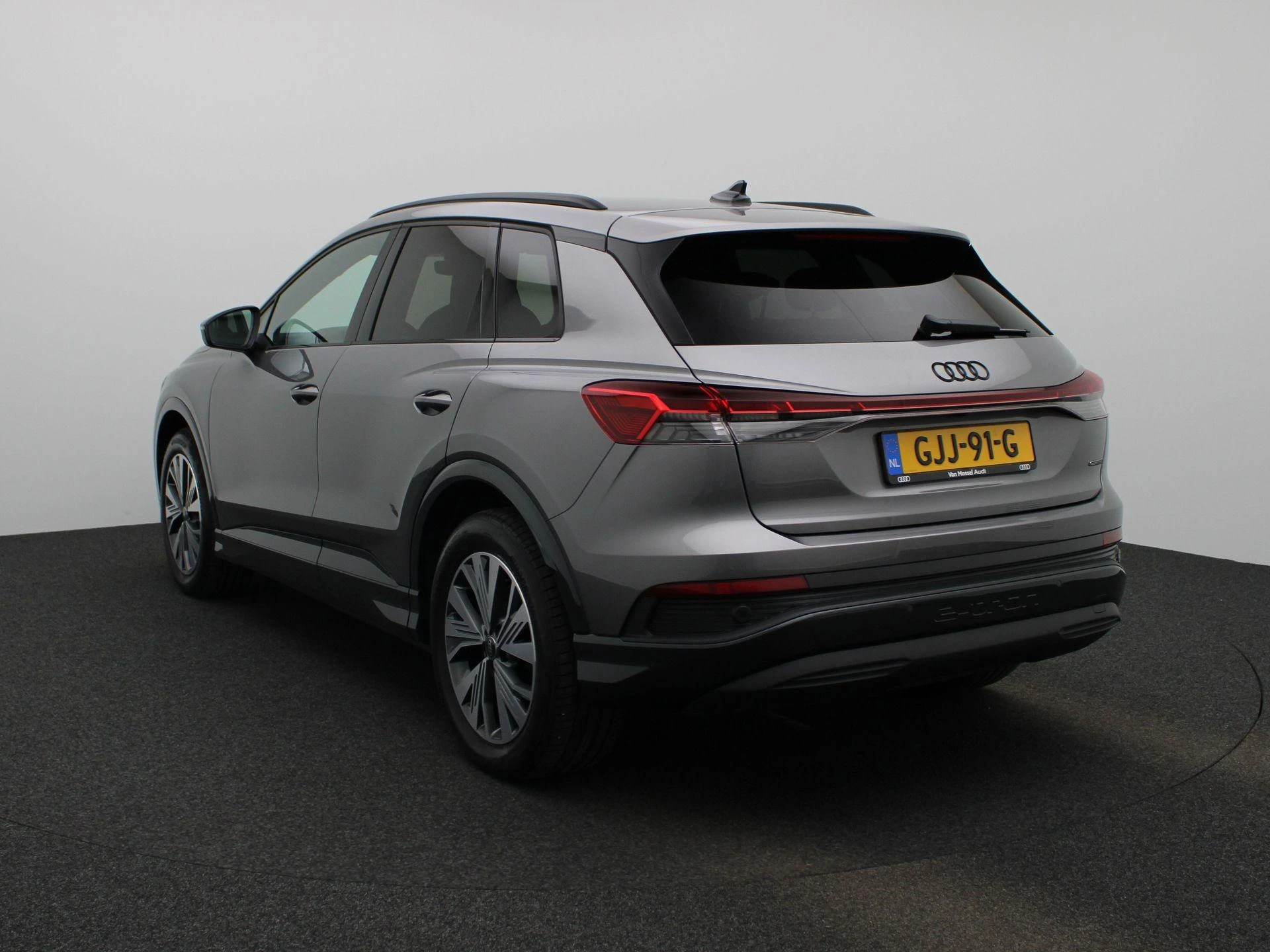 Audi-Q4 e-tron-image-2