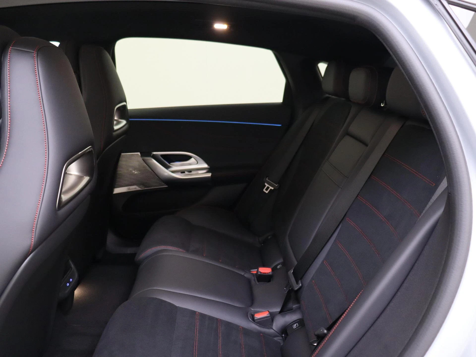 Mercedes-Benz-C-Klasse-image-15
