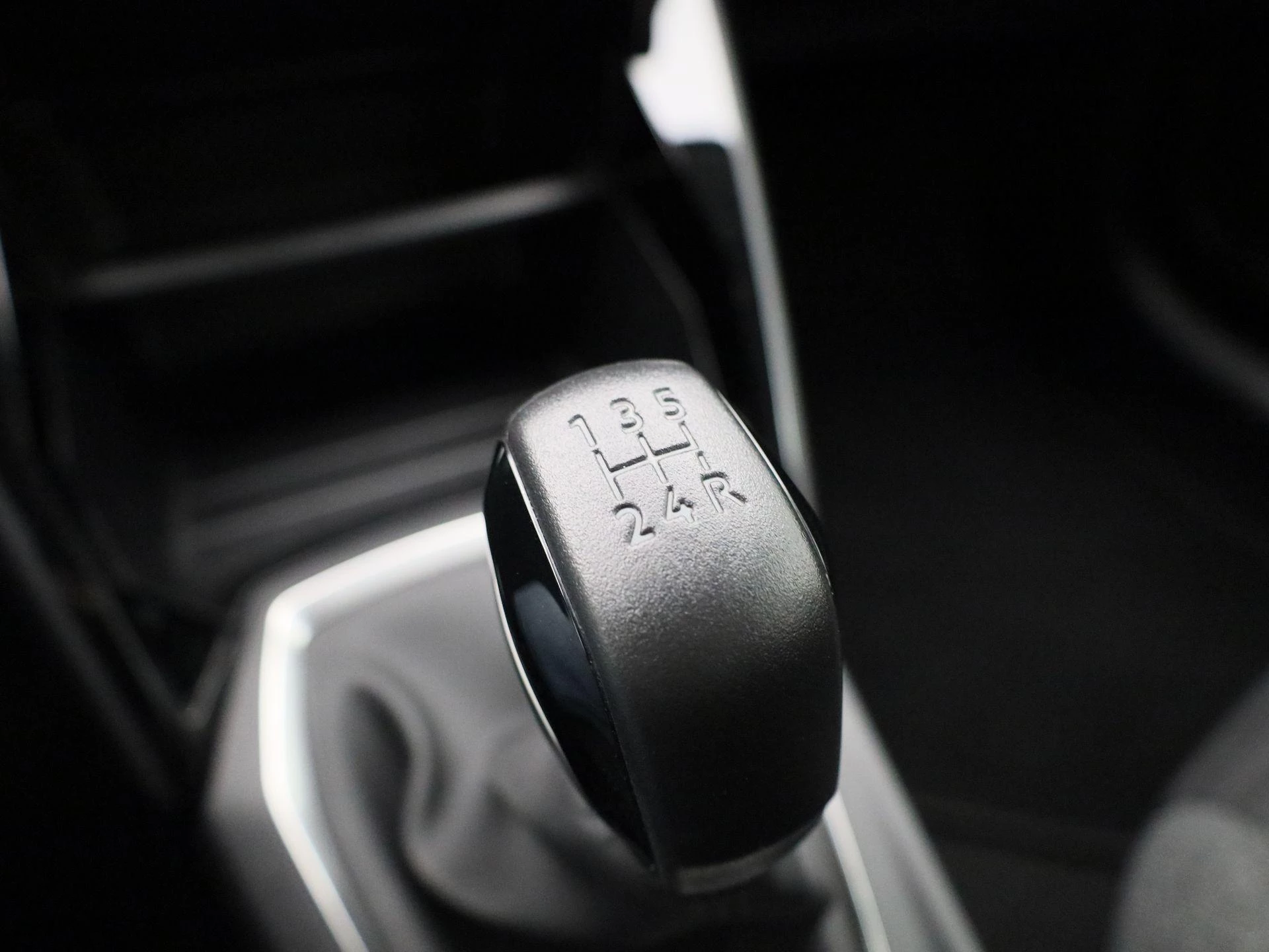 Peugeot-208-image-25