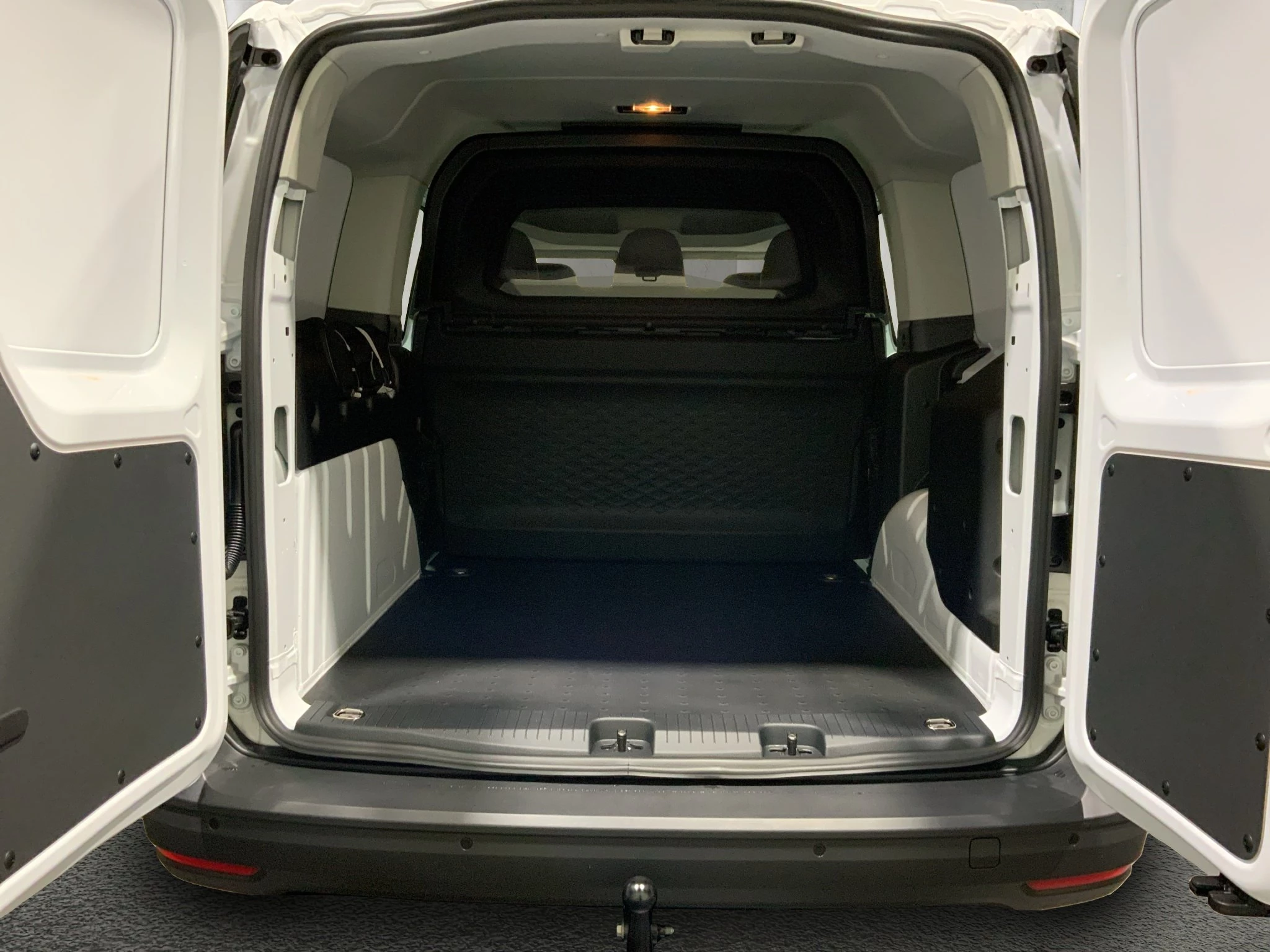 Ford Transit Connect FlexCab Trend L2 1.5 l EcoBoost PHEV. 6-Gang-Automatik. FWD