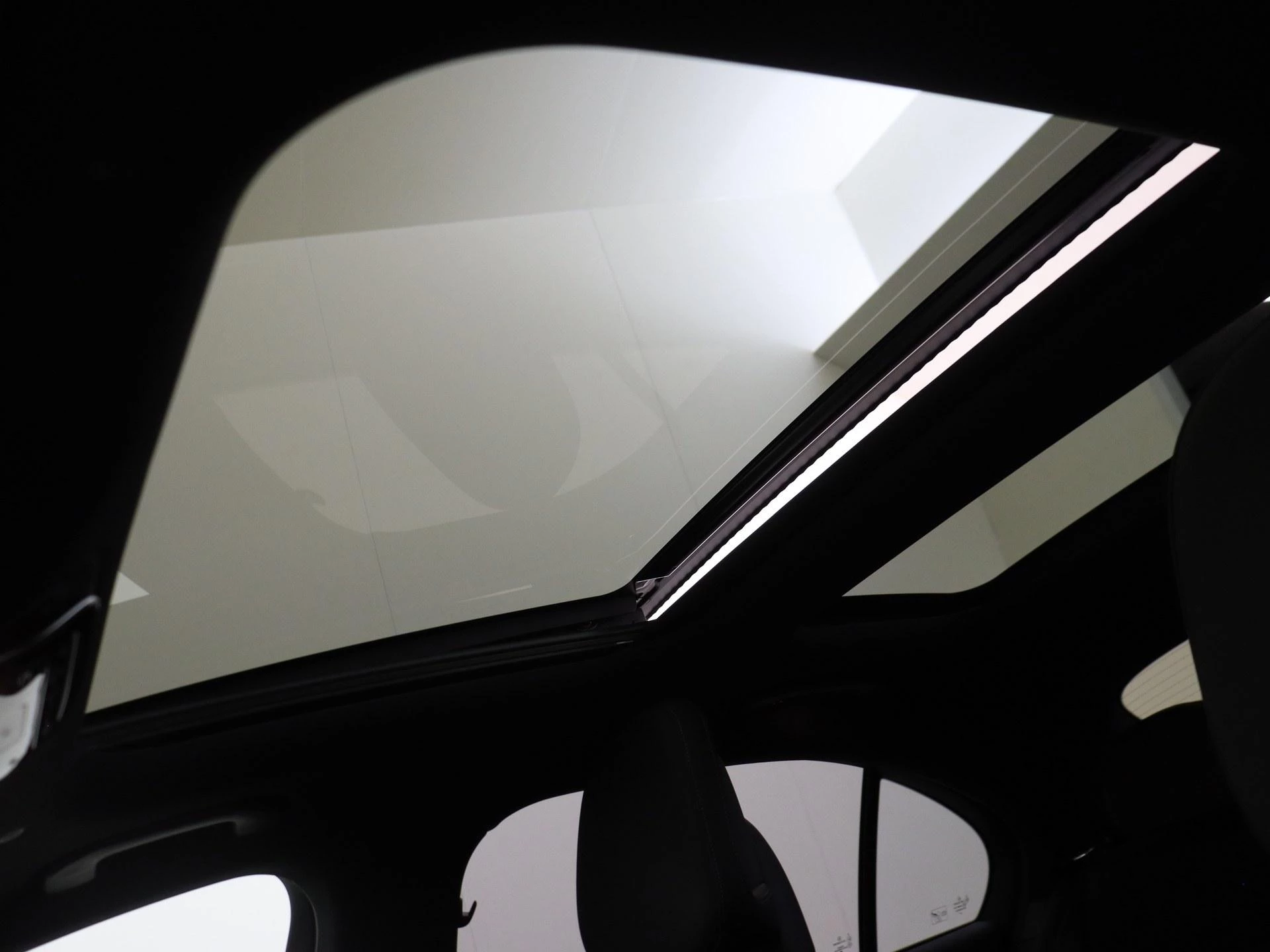 Mercedes-Benz-C-Klasse-image-27