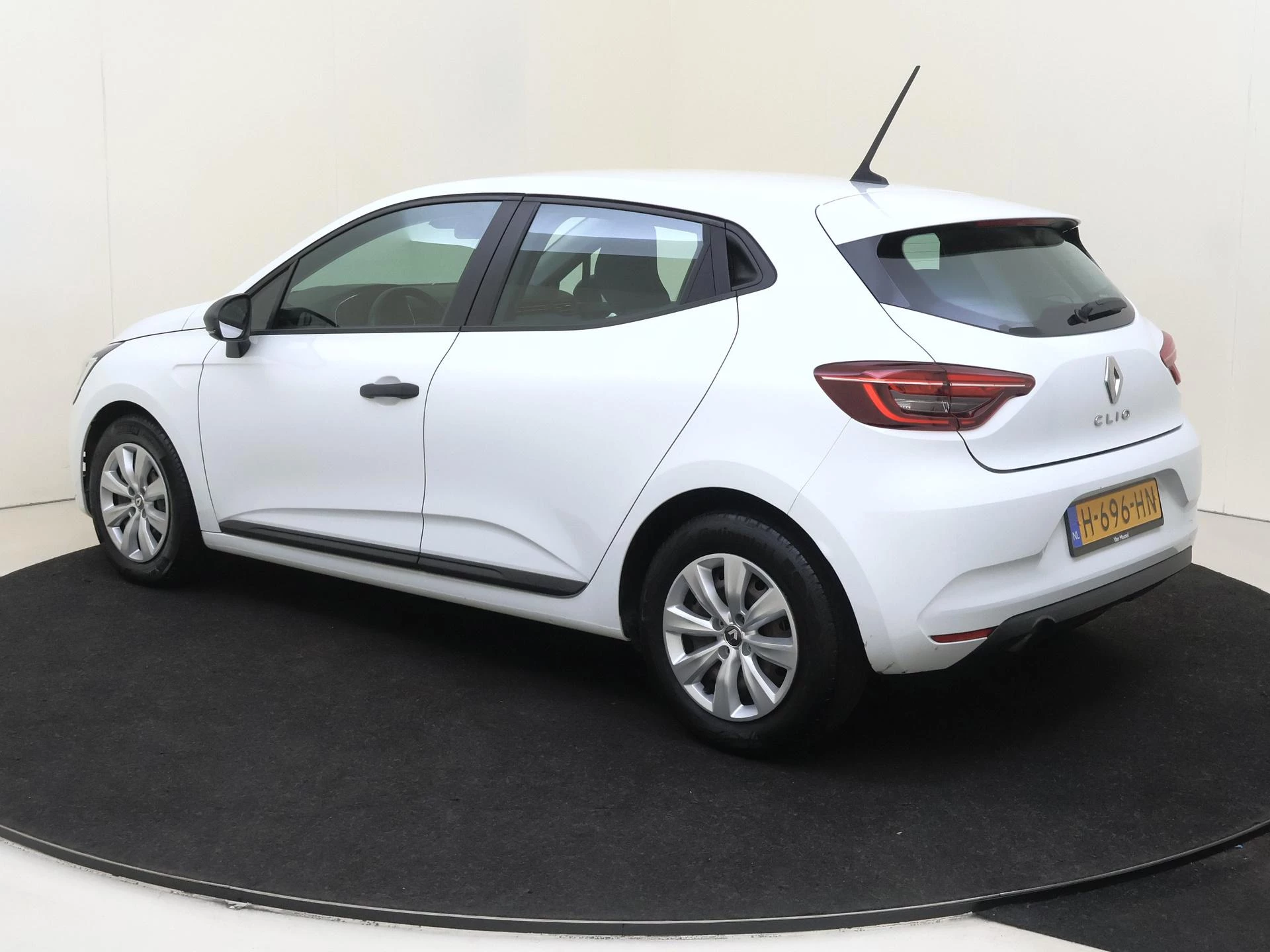Renault-Clio-image-2
