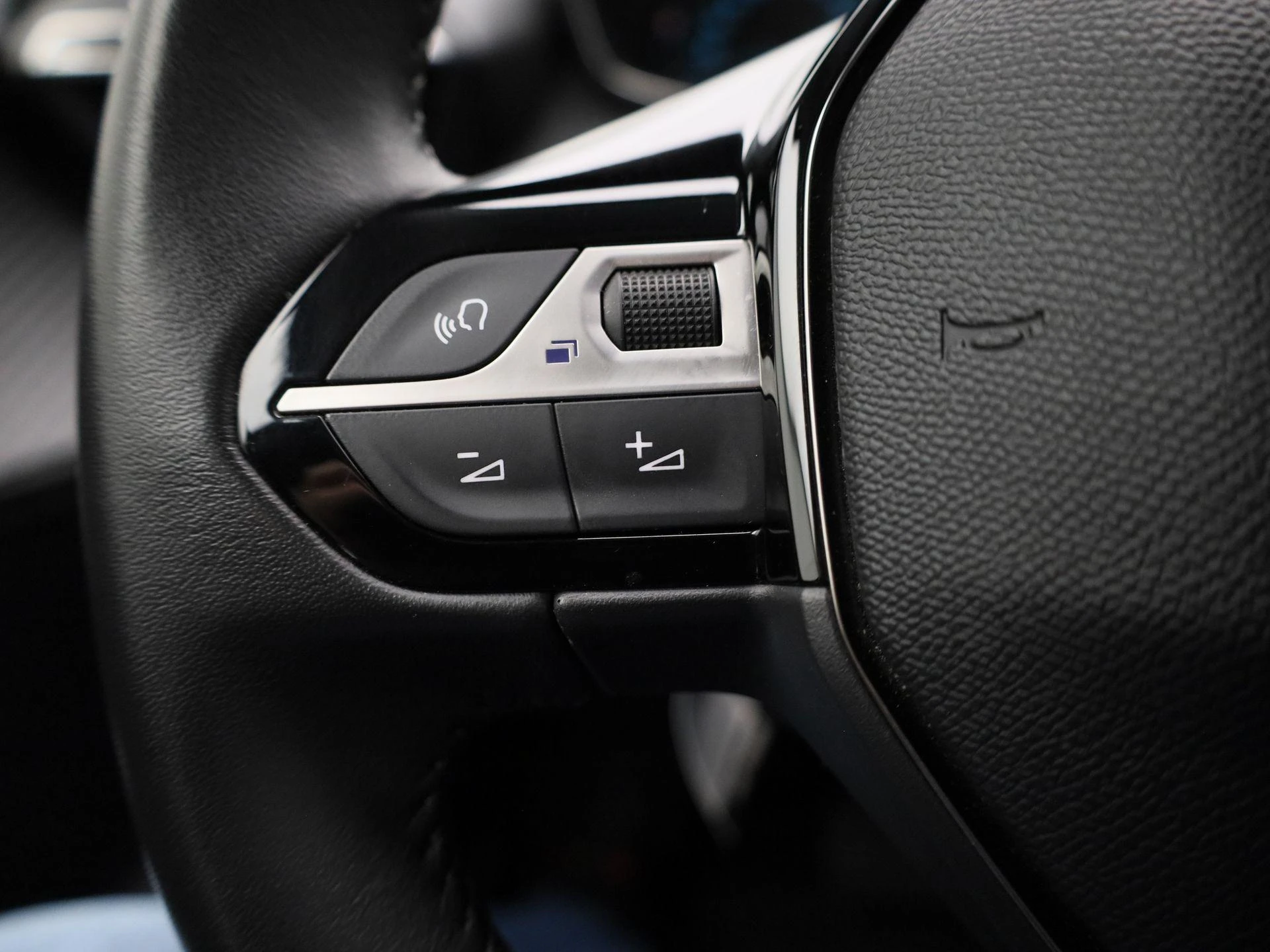 Peugeot e-208 - 21