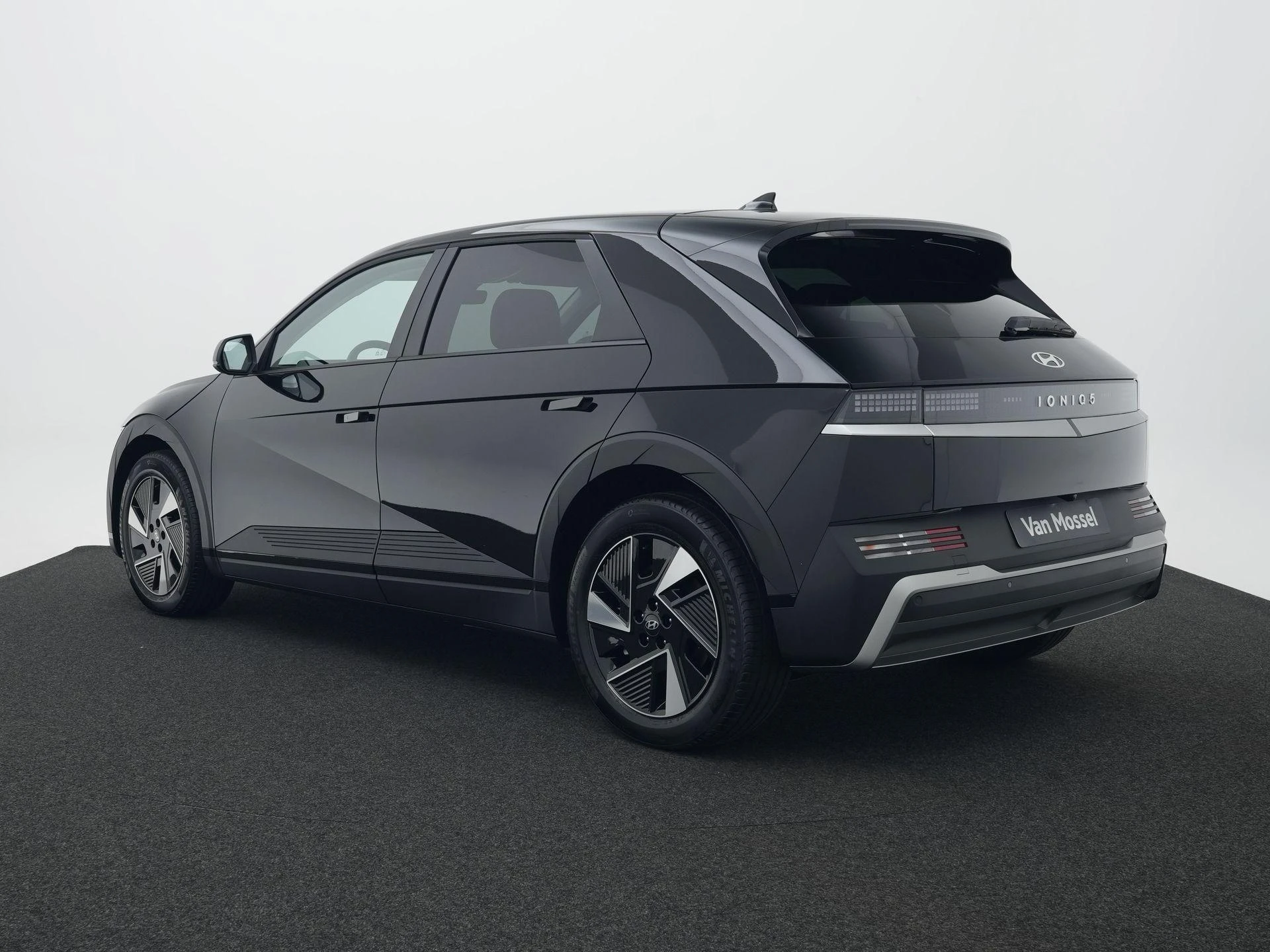 Hyundai-IONIQ 5-image-2