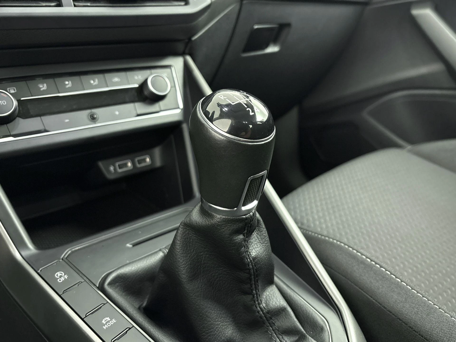 Volkswagen-Polo-image-19