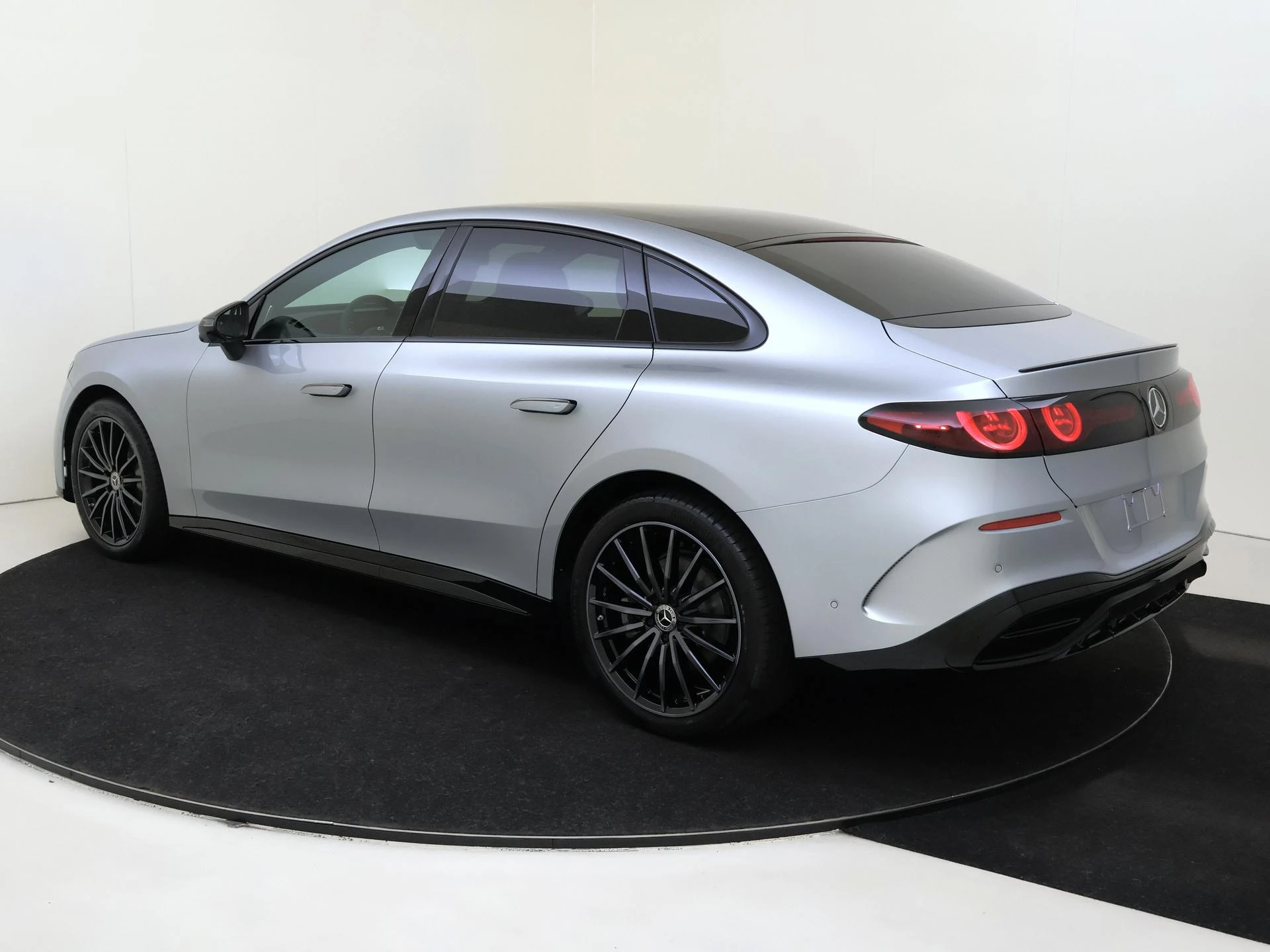 Mercedes-Benz-C-Klasse-image-2