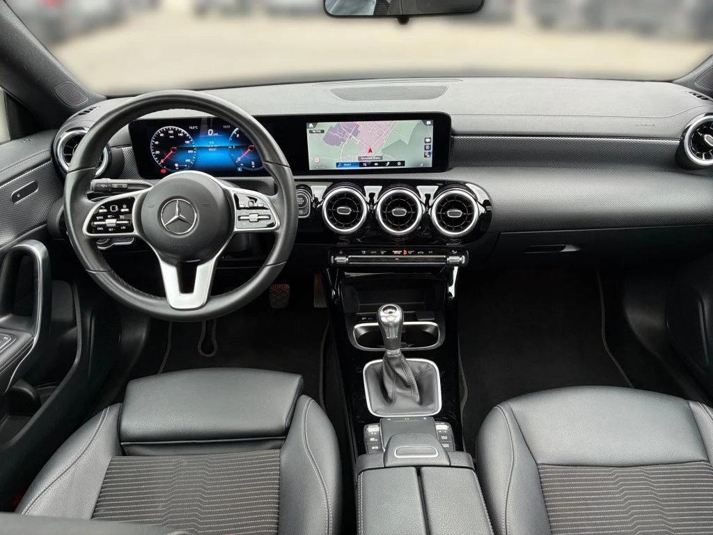 Mercedes-Benz-CLA 200 d-image-11