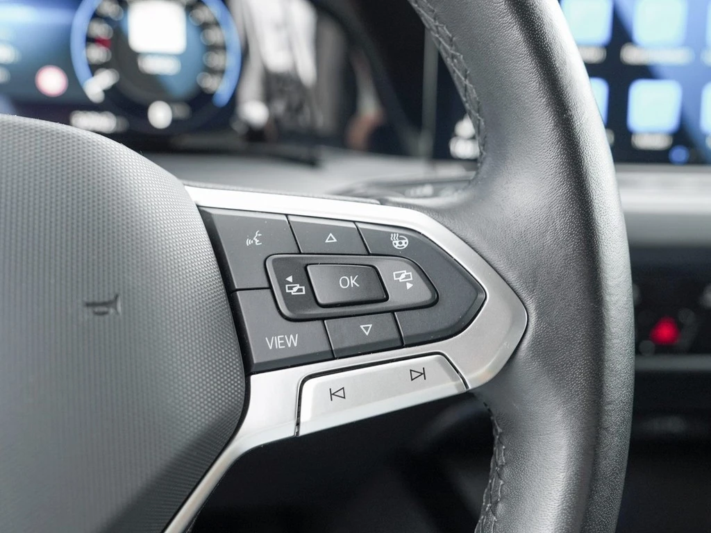 Volkswagen-Golf-image-16
