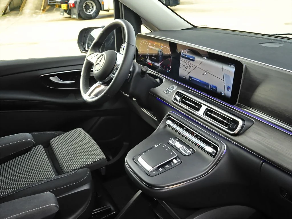 Mercedes-Benz-V-Klasse 220-image-7