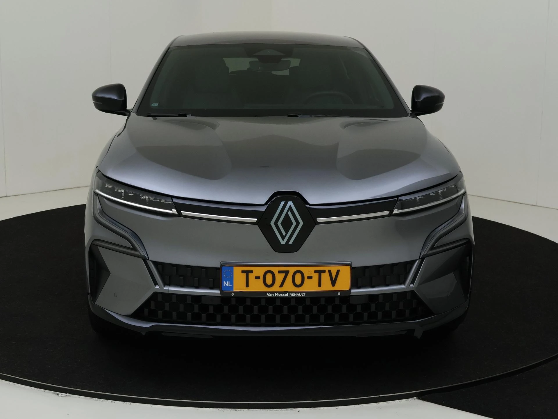 Renault-Megane E-Tech-image-8