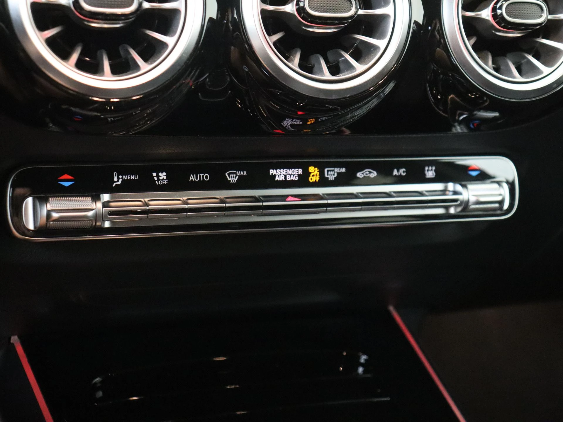 Mercedes-Benz EQA 350 4MATIC Edition 1 67 kWh