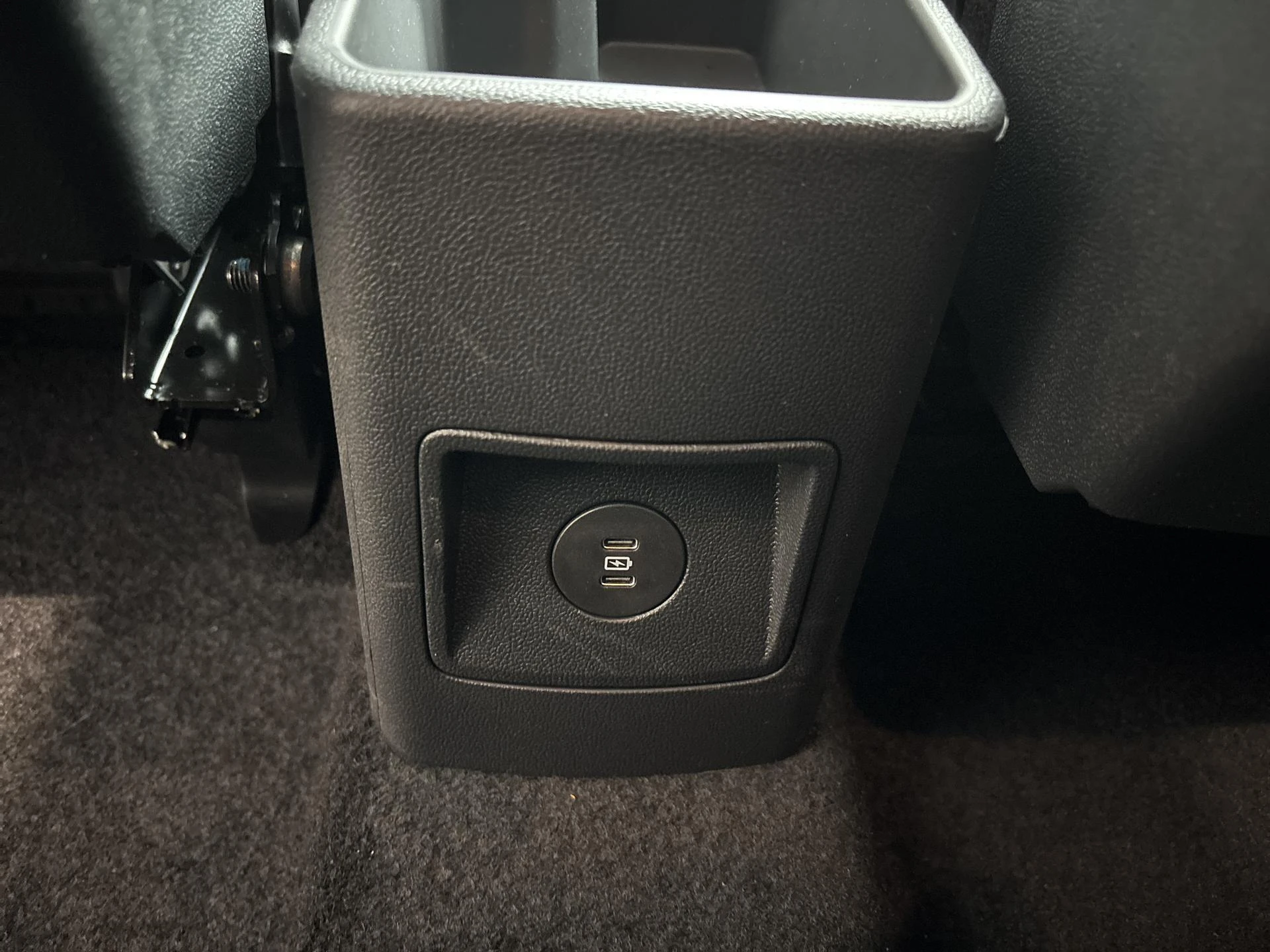 Ford-Tourneo Courier-image-18