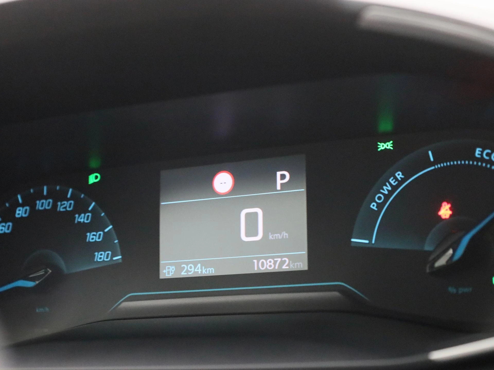 Peugeot-e-2008-image-24