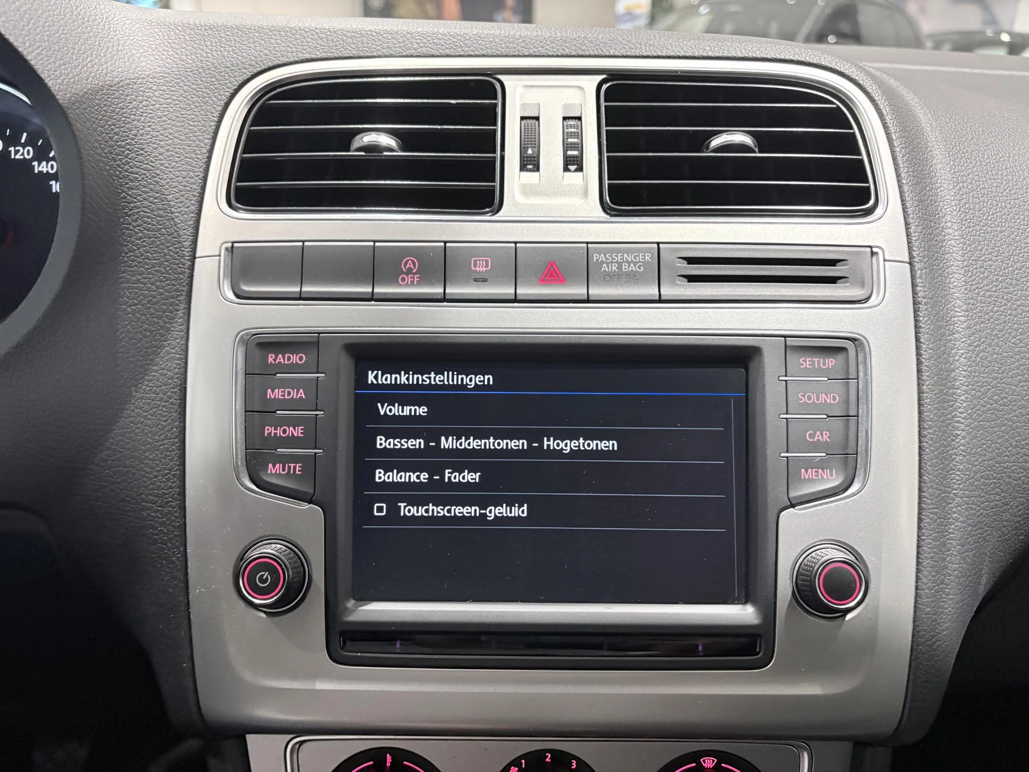 Volkswagen-Polo-image-20