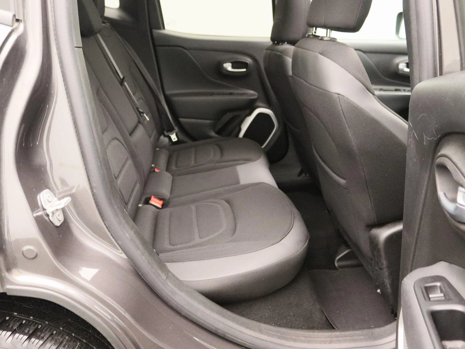 Jeep-Renegade-image-30