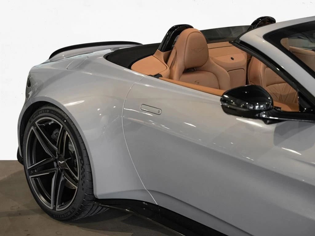 Aston Martin-V8 Vantage-image-30