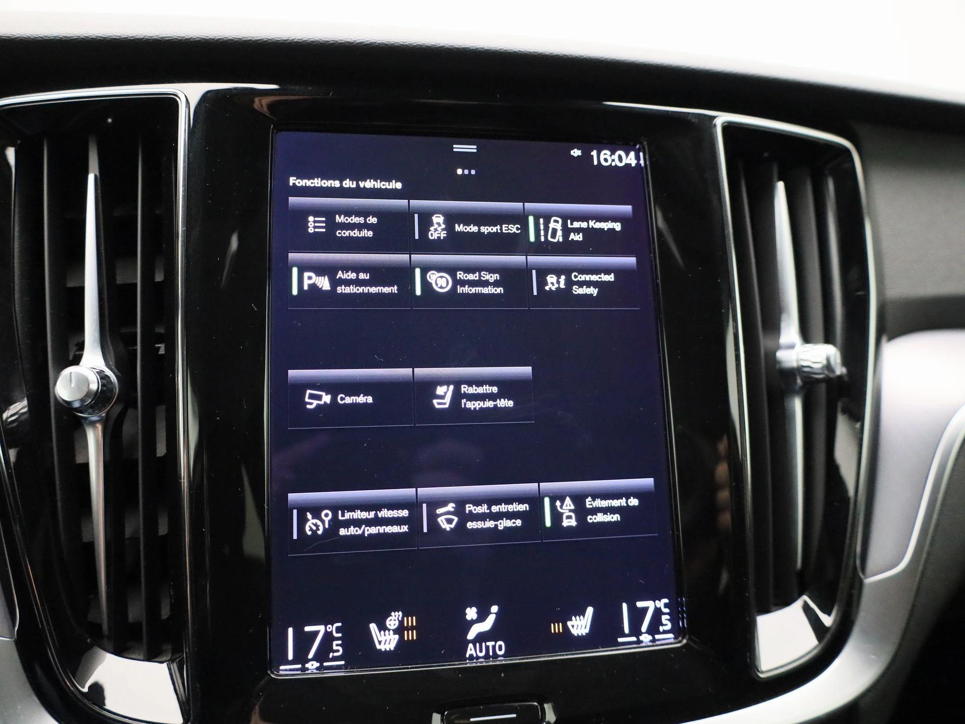 Volvo V60 B3 DCT Momentum Pro