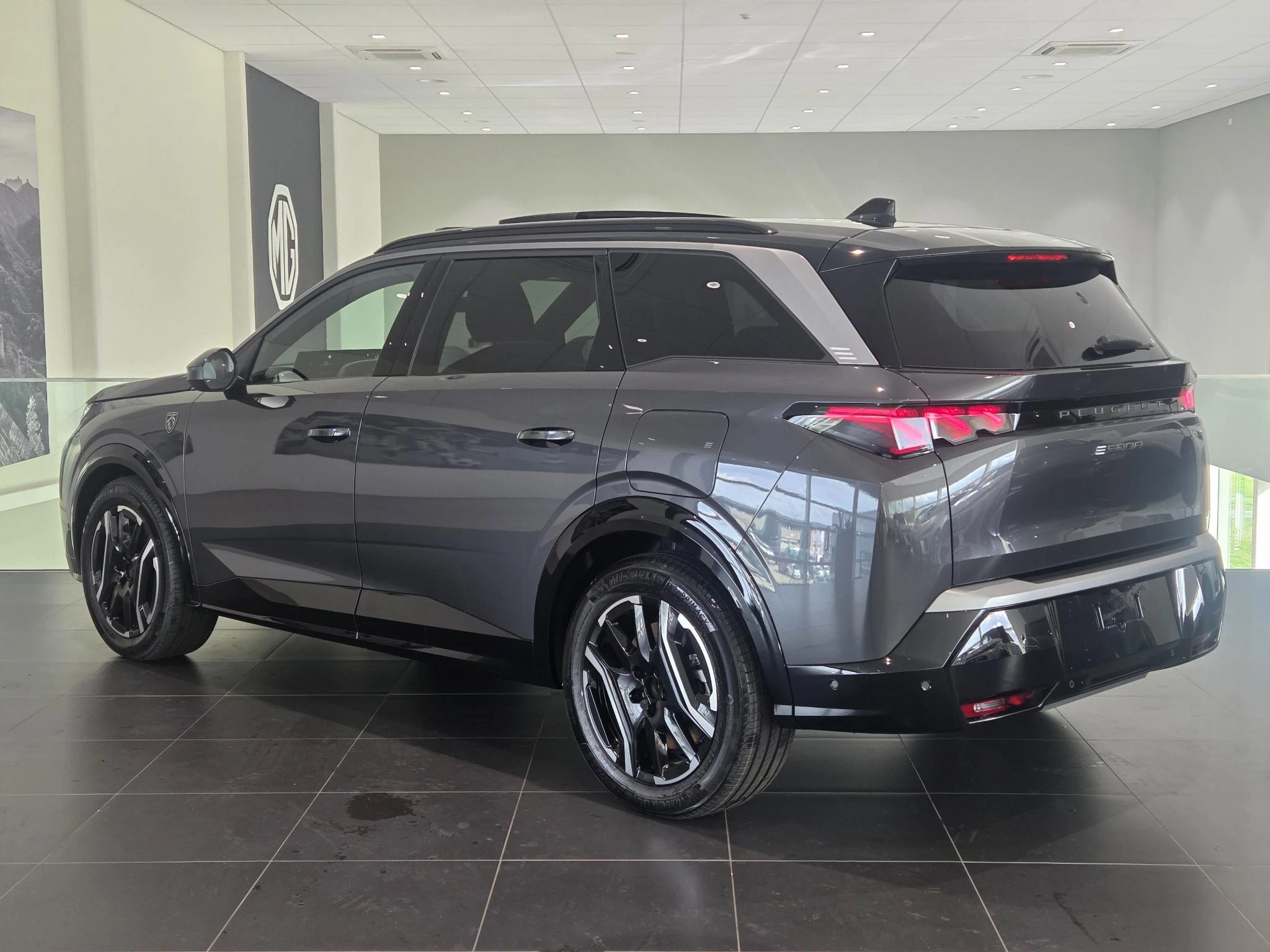 Peugeot-e-5008-image-4