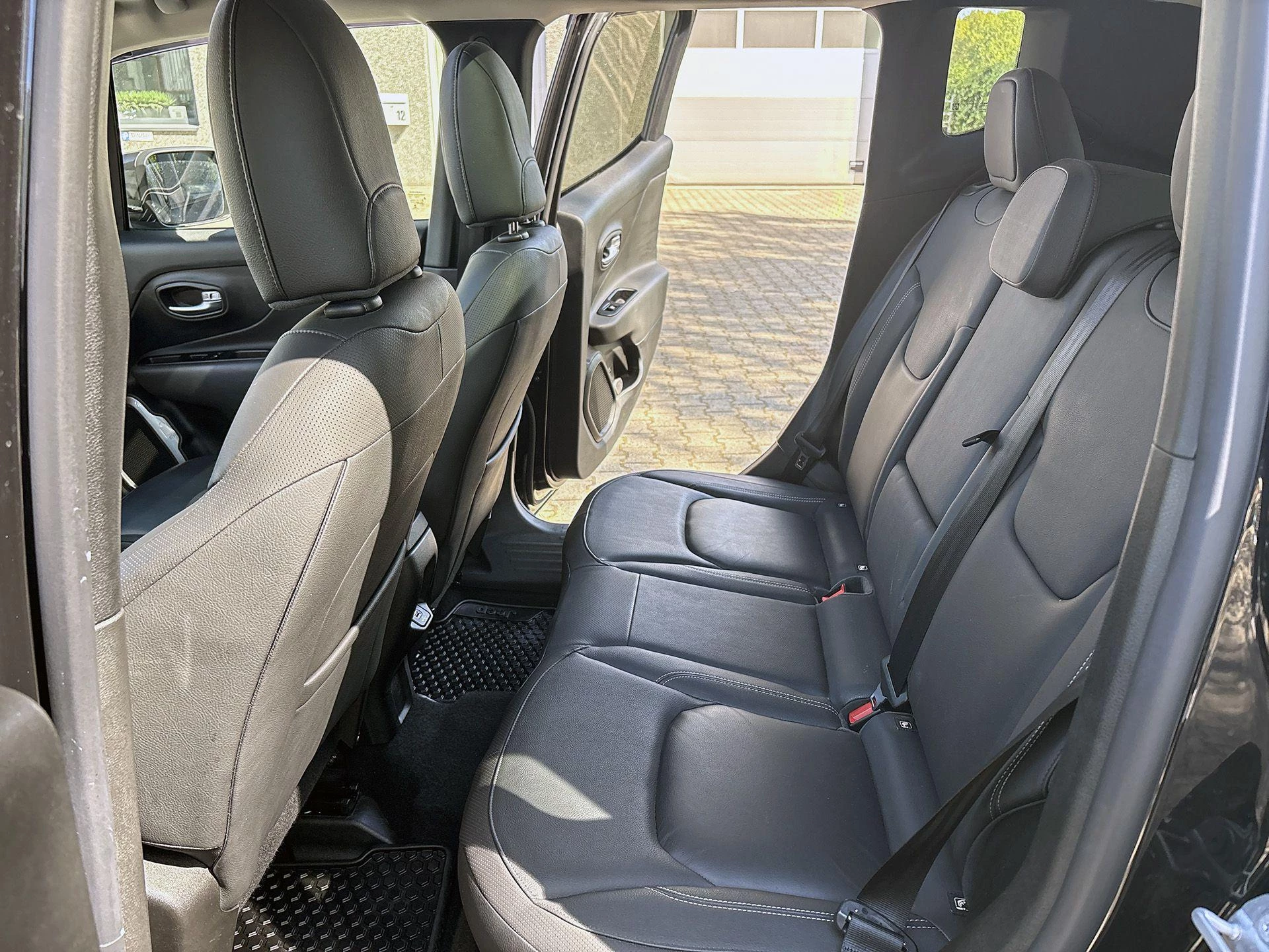 Jeep-Renegade-image-9