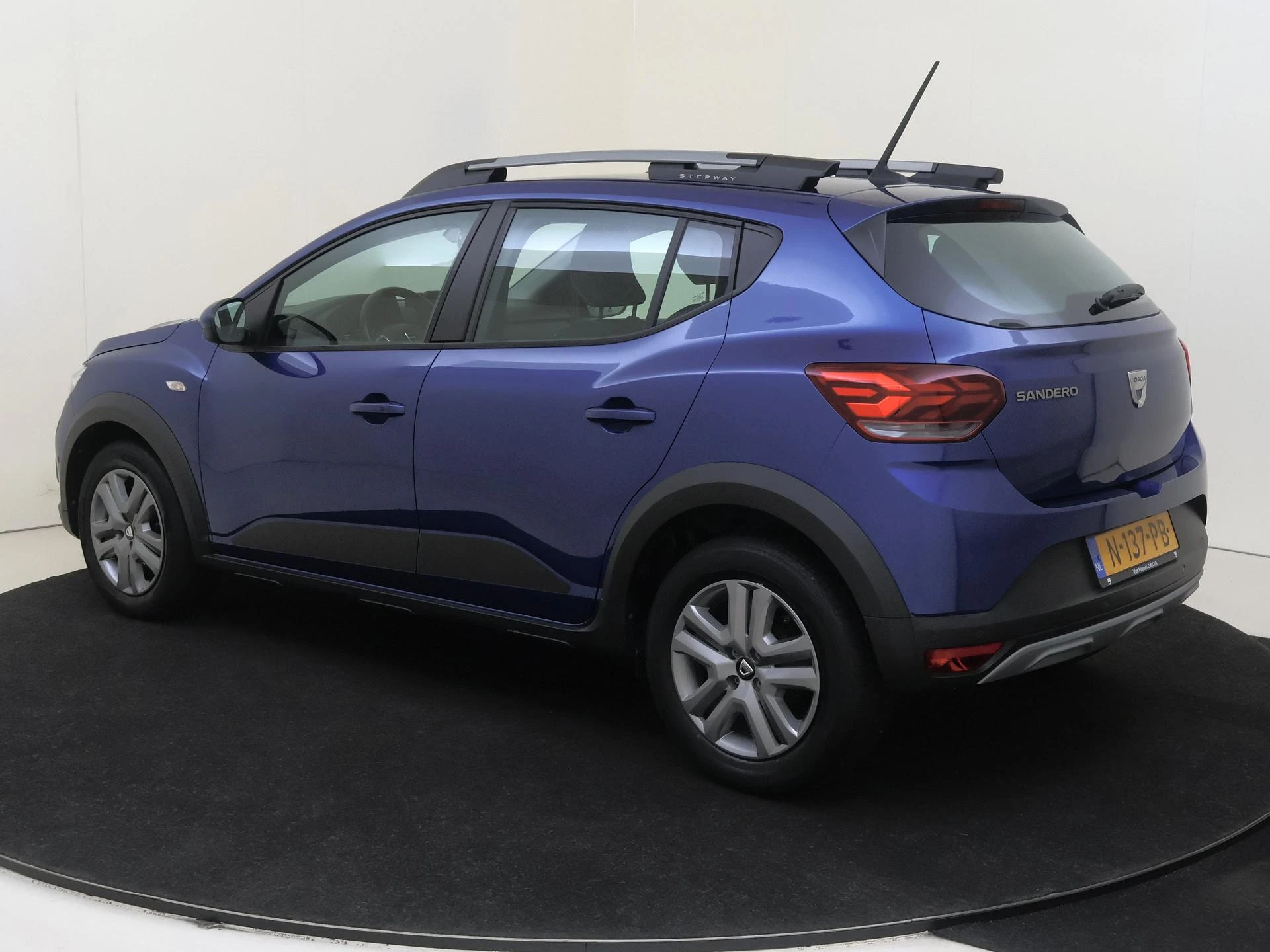 Dacia-Sandero Stepway-image-2