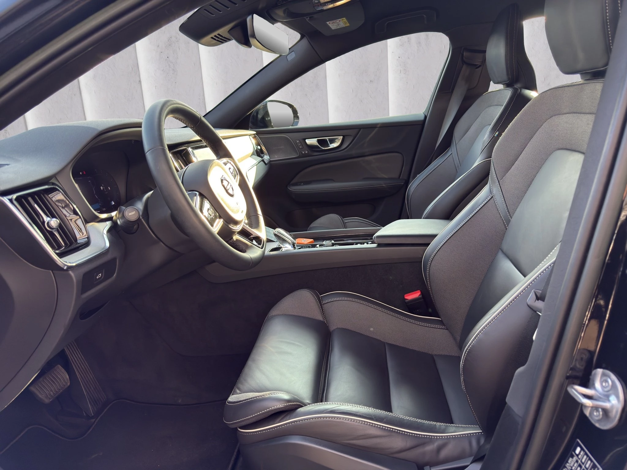 Volvo V60 B3 Plus Dark