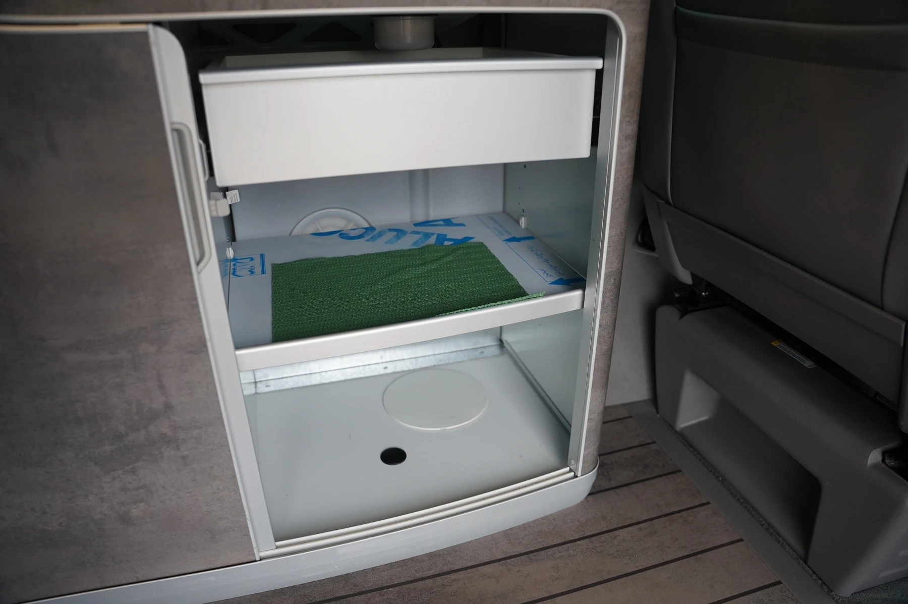 Volkswagen-California-image-29