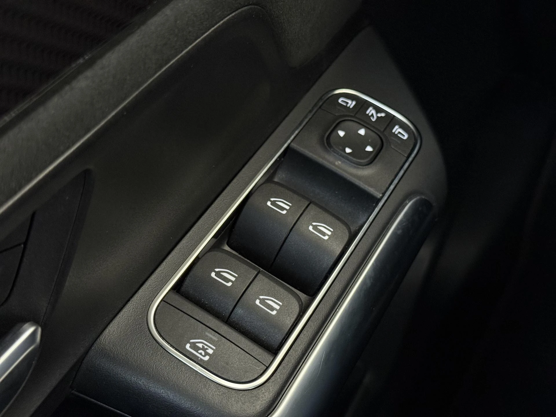 Mercedes-Benz-GLA-image-27