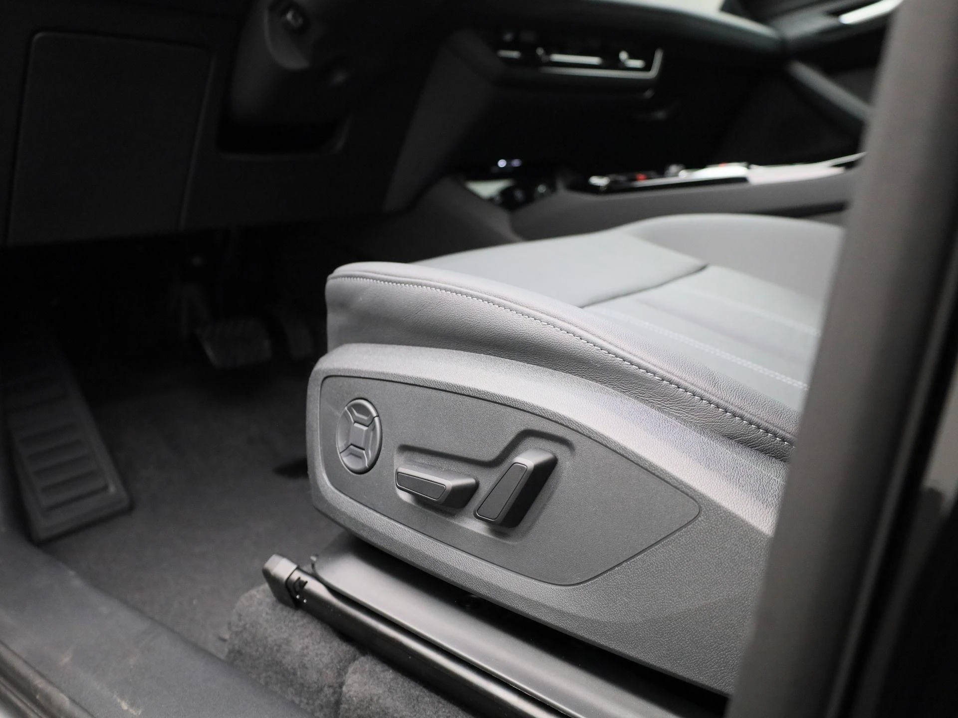 Audi-Q6 e-tron-image-38