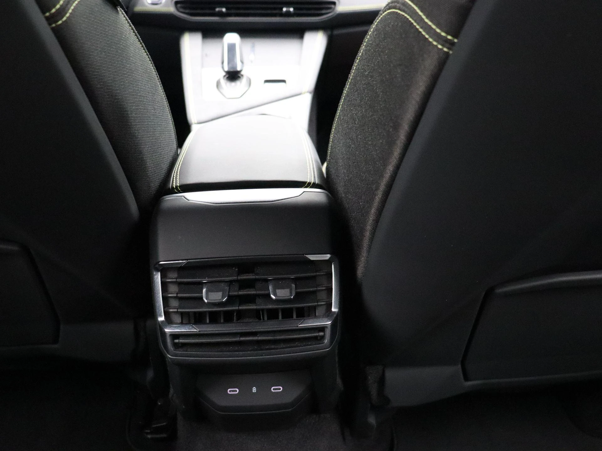 Lynk & Co-01-image-22