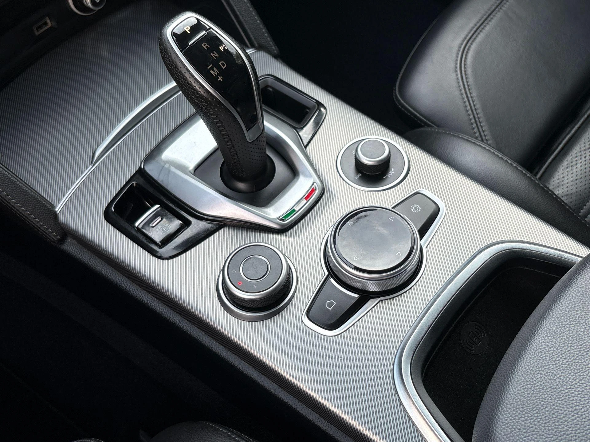 Alfa Romeo-Stelvio-image-14