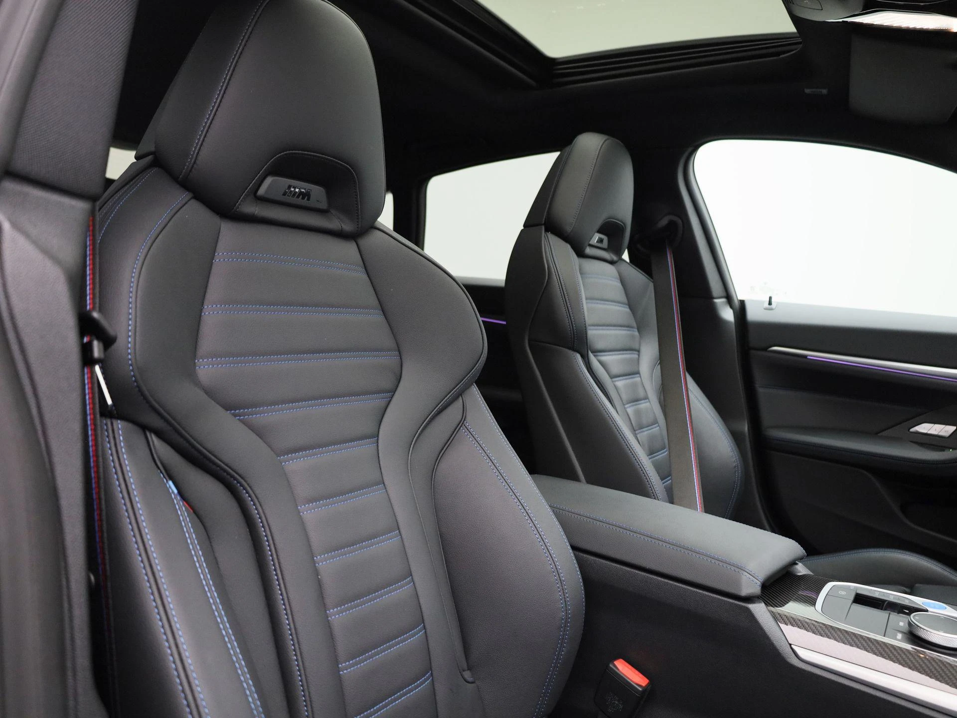 BMW-i4-image-49