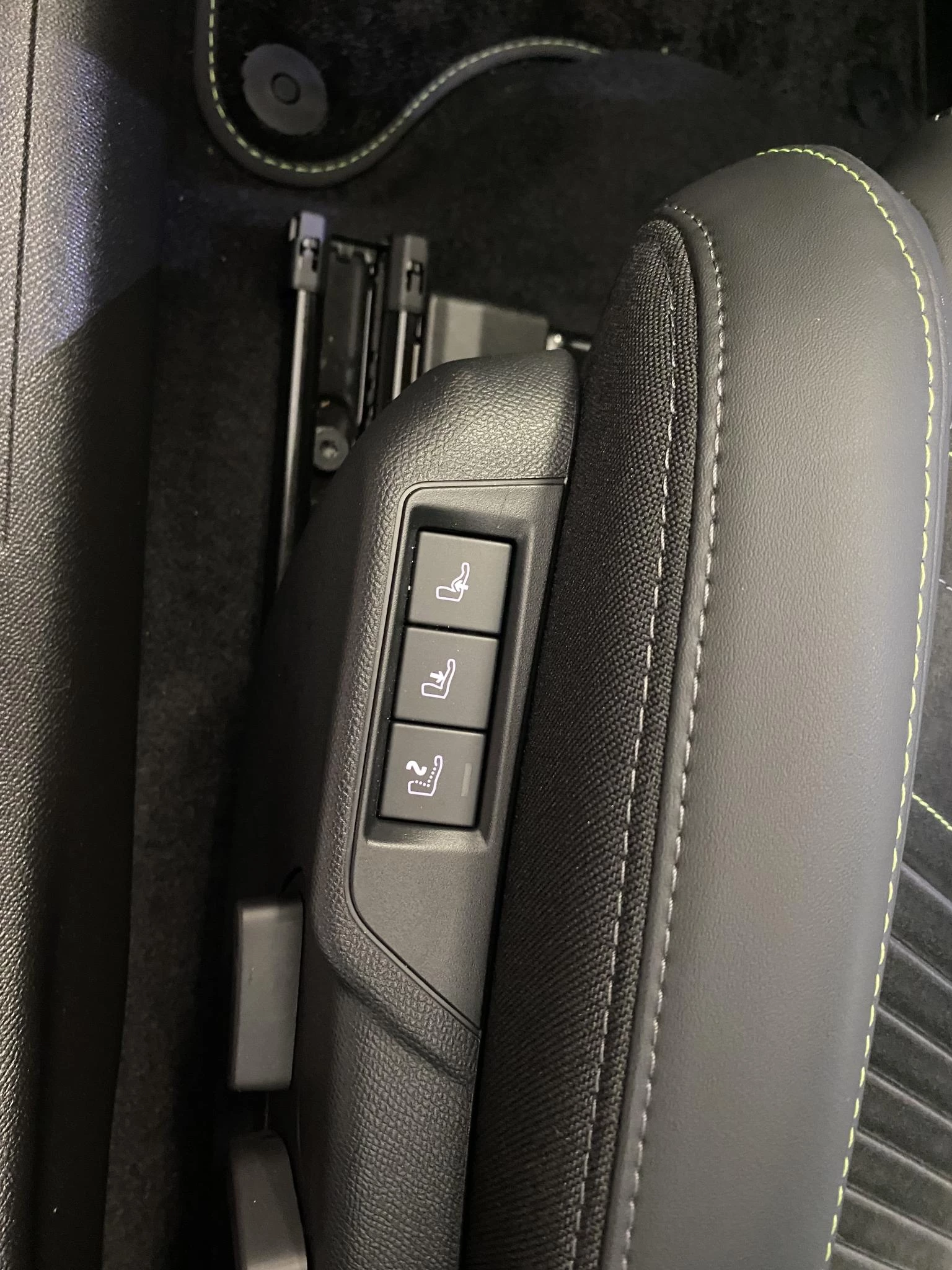 Peugeot 2008 1.2 Hybrid 145 GT