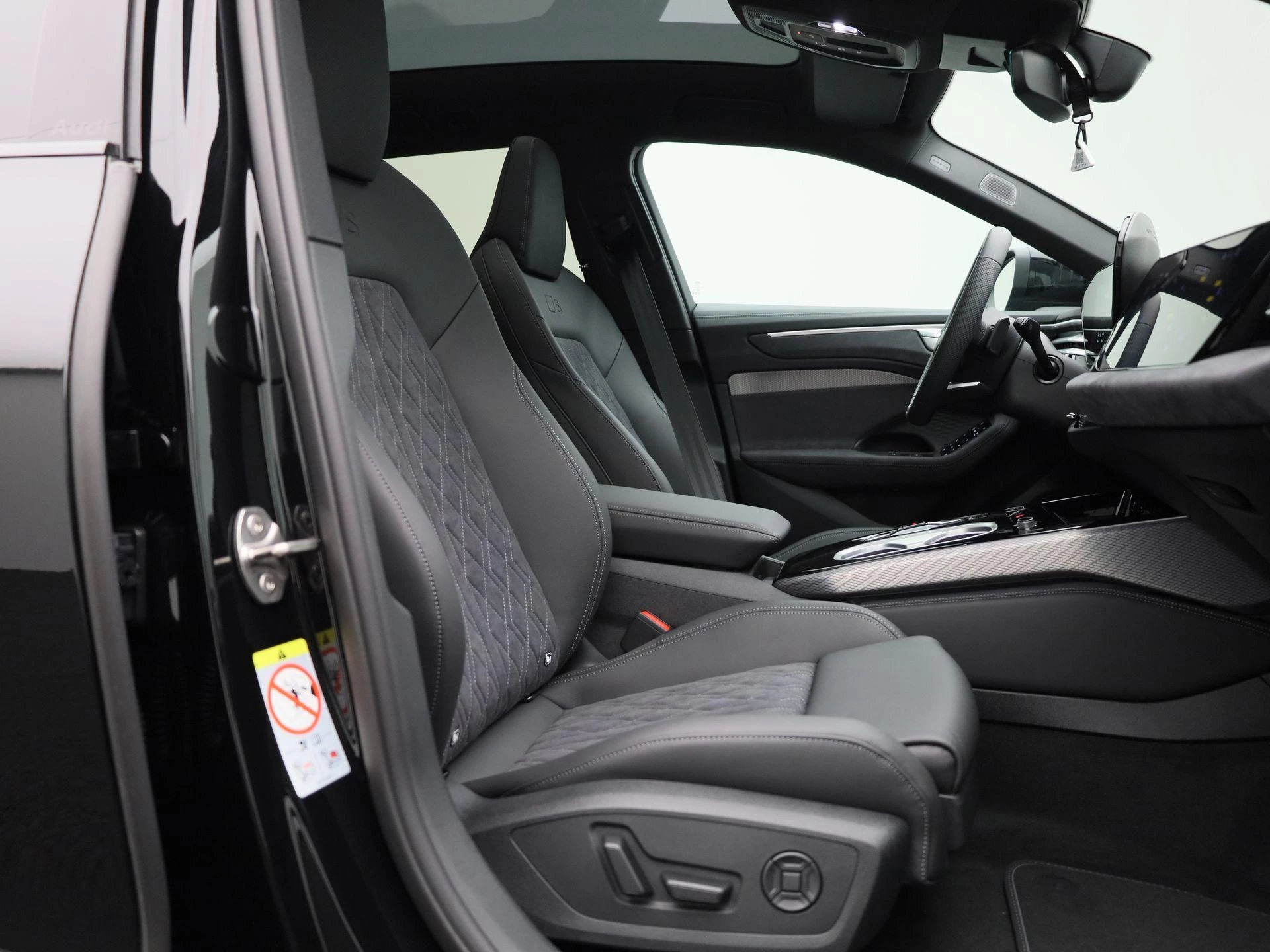 Audi A6 Avant 2.0 e-hybrid quattro S Competition 367 PK